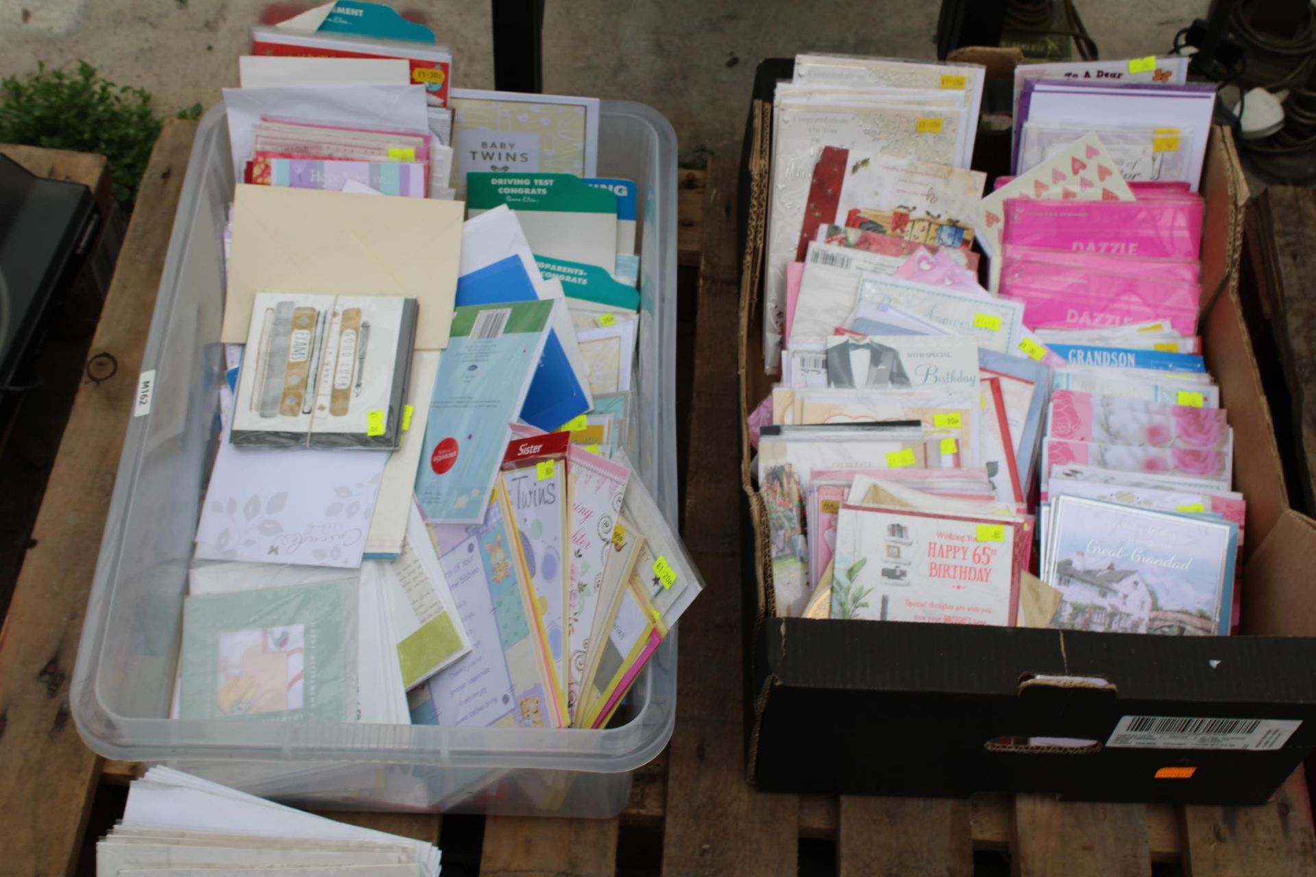 A LARGE QUANTITY OF AS NEW AND SEALED GREETINGS CARDS - Image 2 of 3