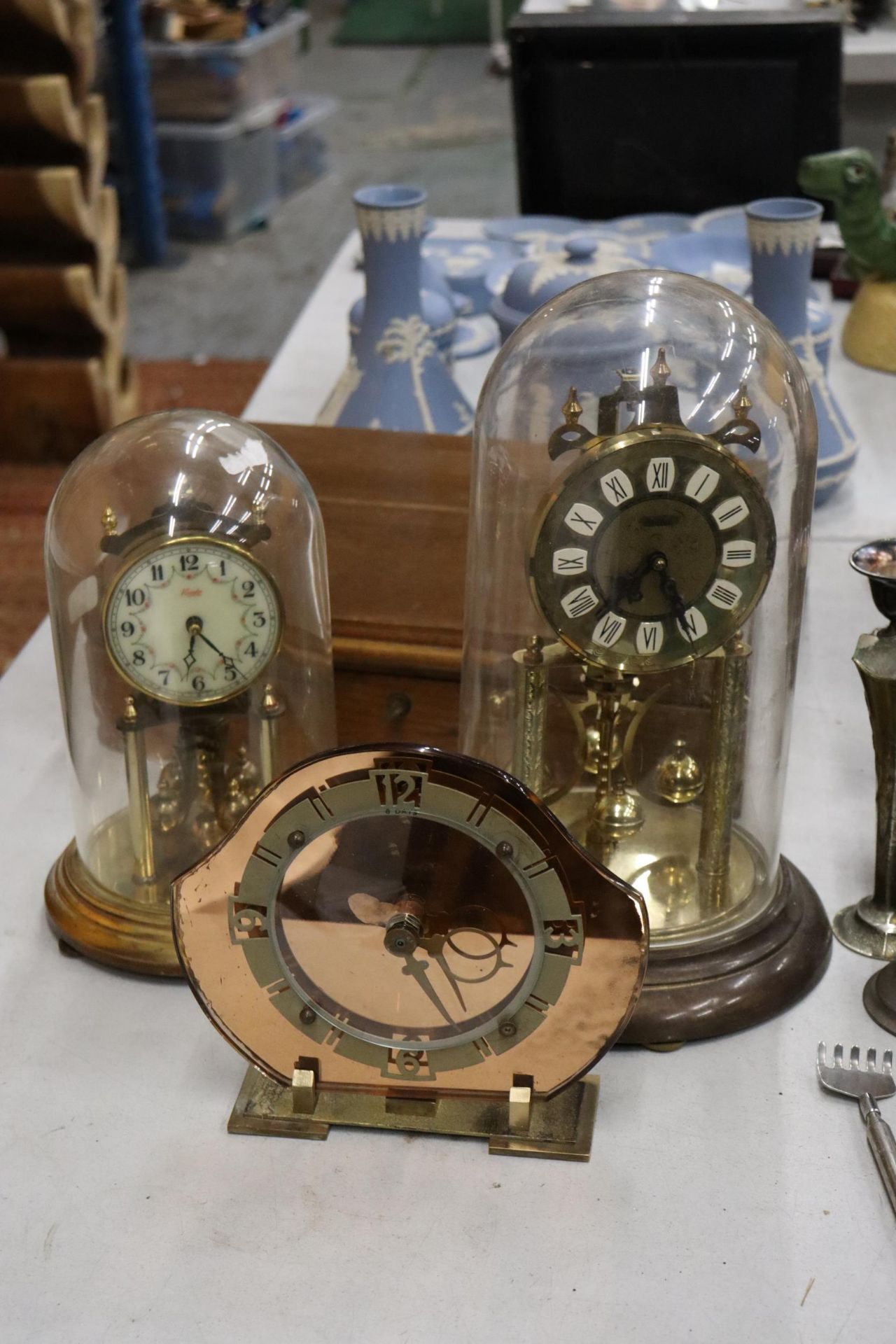 TWO VINTAGE ANNIVERSARY CLOCKS IN DOMES PLUS A MANTLE CLOCK - Image 6 of 12