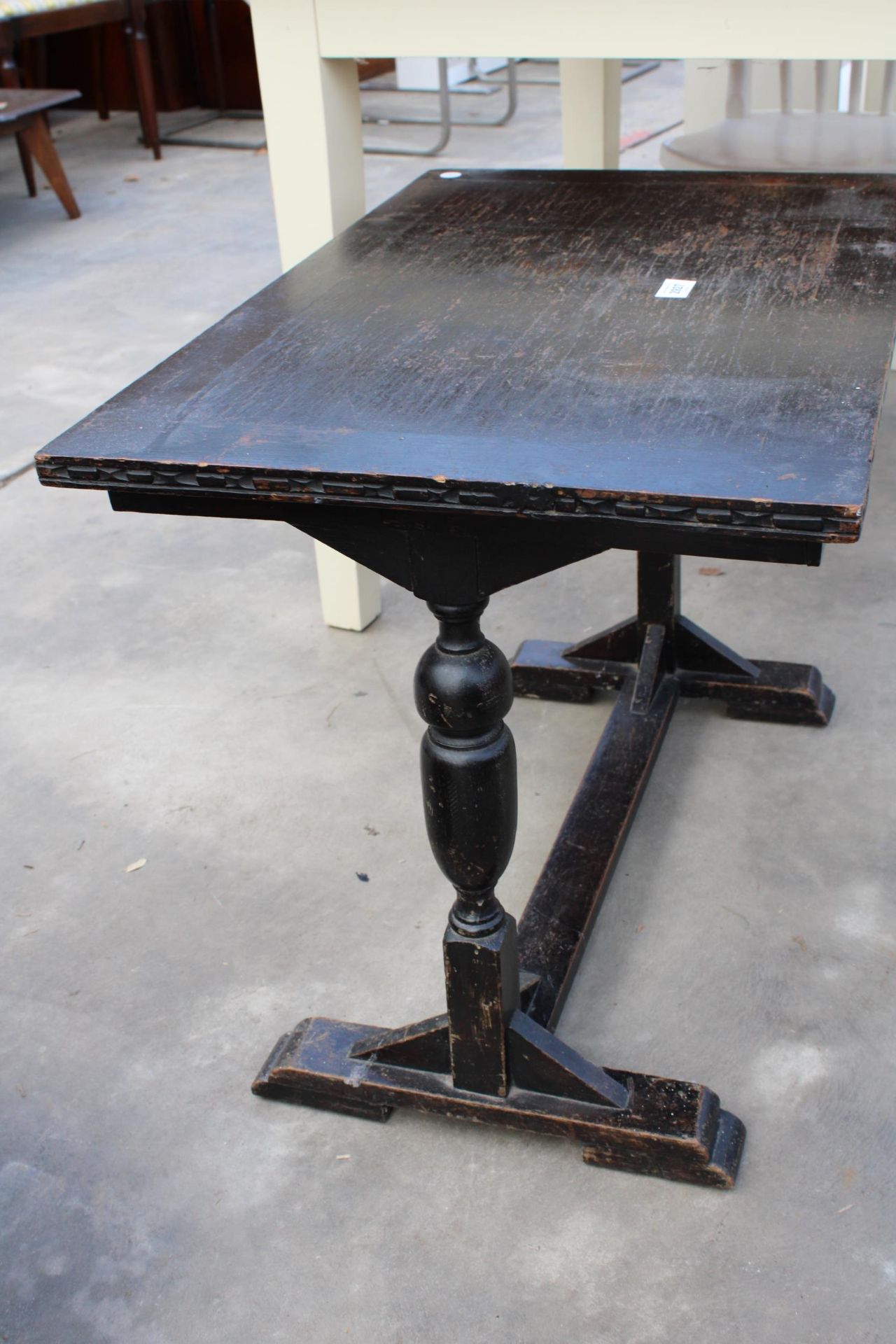 A MID 2OTH CENTURY OAK TWIN PEDESTAL COFFEE TABLE 28" X 18" - Image 2 of 2