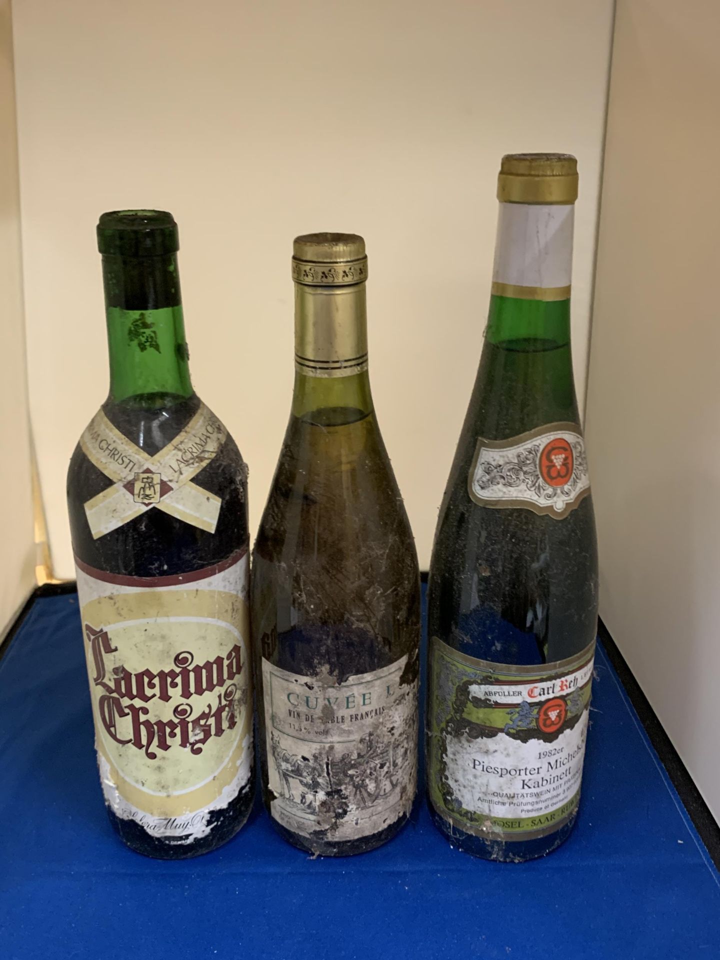 THREE BOTTLES TO INCLUDE A LACRIMA CHRISTI, A CUVEE AND A 1982 PIESPORTER