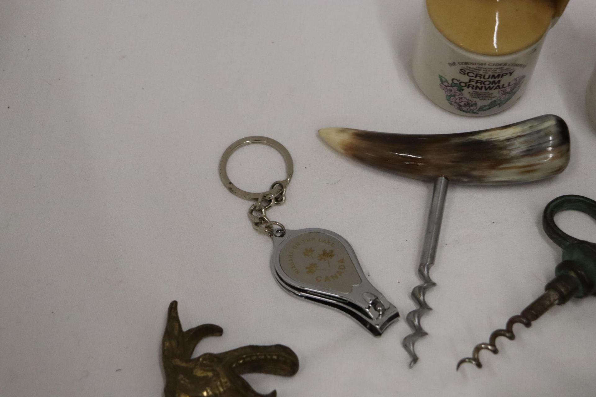 A TIN OF COLLECTABLES TO INCLUDE VINTAGE BOTTLE OPENERS, TWO MINIATURE SCRUMPY BOTTLES FROM - Image 5 of 13