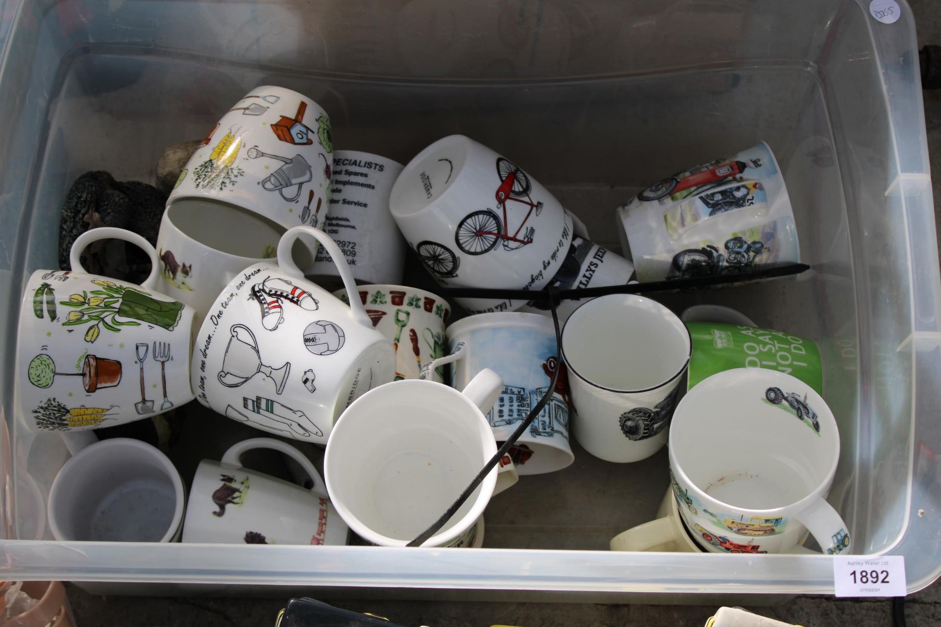 A LARGE ASSORTMENT OF CERAMIC CUPS AND BISCUIT BARRELS ETC - Image 4 of 4