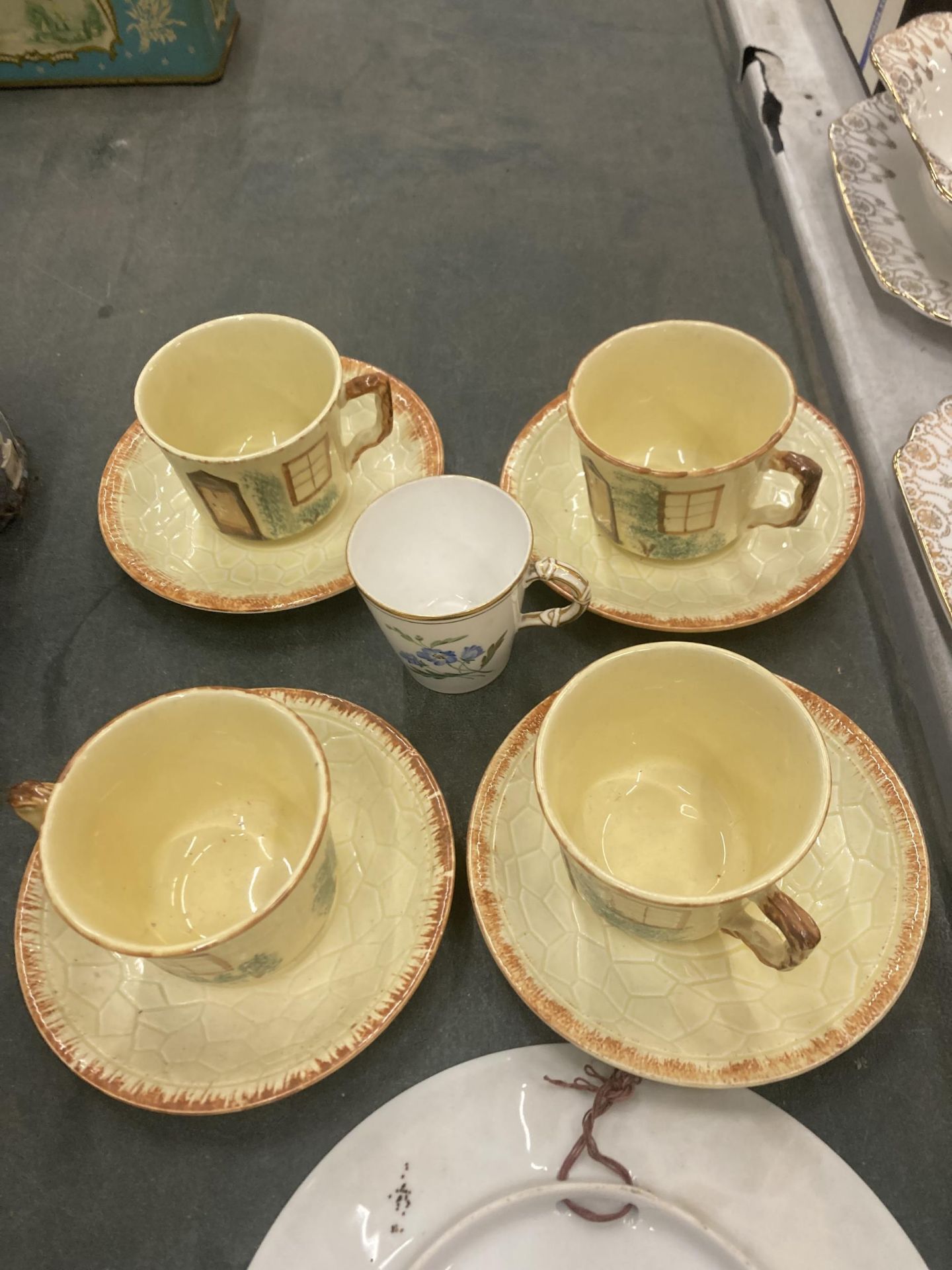 FOUR KEELE ST, POTTERY COTTAGE THEMED CUPS AND SAUCERS,A ROYAL WORCESTER TEACUP AND TWO FOX THEMED - Image 5 of 5