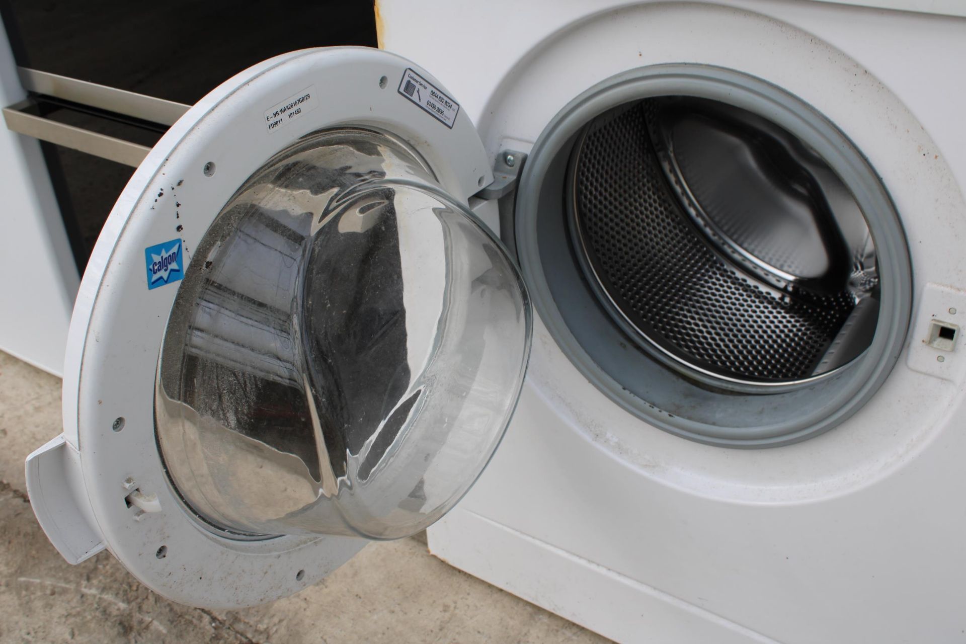 A WHITE BOSCH WASHING MACHINE - Image 3 of 3