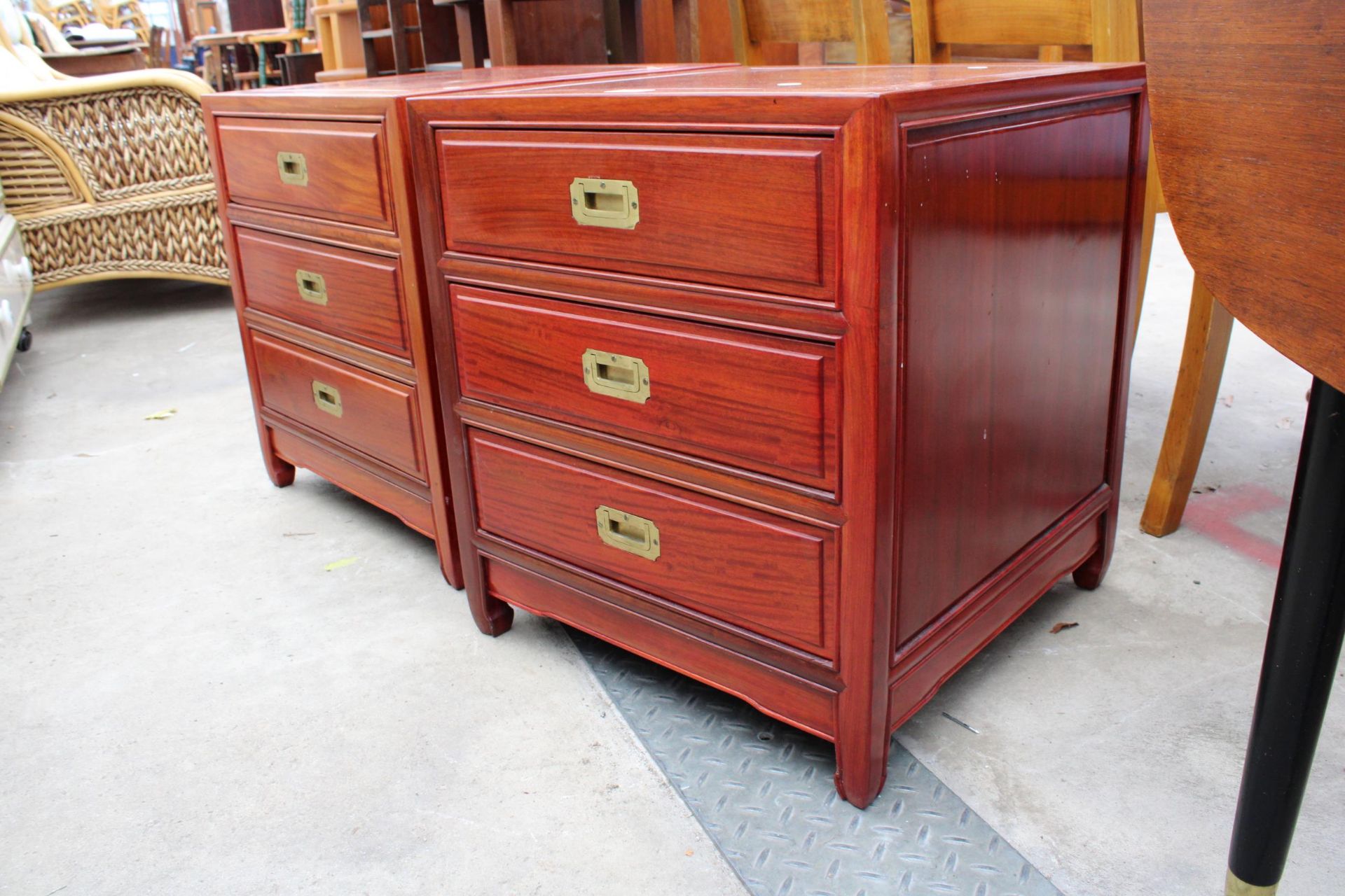 A PAIR OF MODERN HARDWOOD BEDSIDE CHESTS ENCLOSING THREE DRAWERS WITH BRASS HANDLES - Image 2 of 3