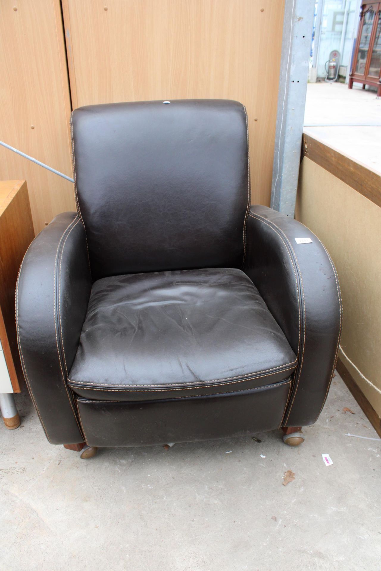 AN OTIUM (ITALIAN) LEATHER EASY CHAIR