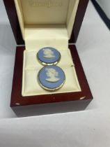 A PAIR OF BLUE WEDGWOOD JASPERWARE CUFFLINKS IN A PRESENTATION BOX