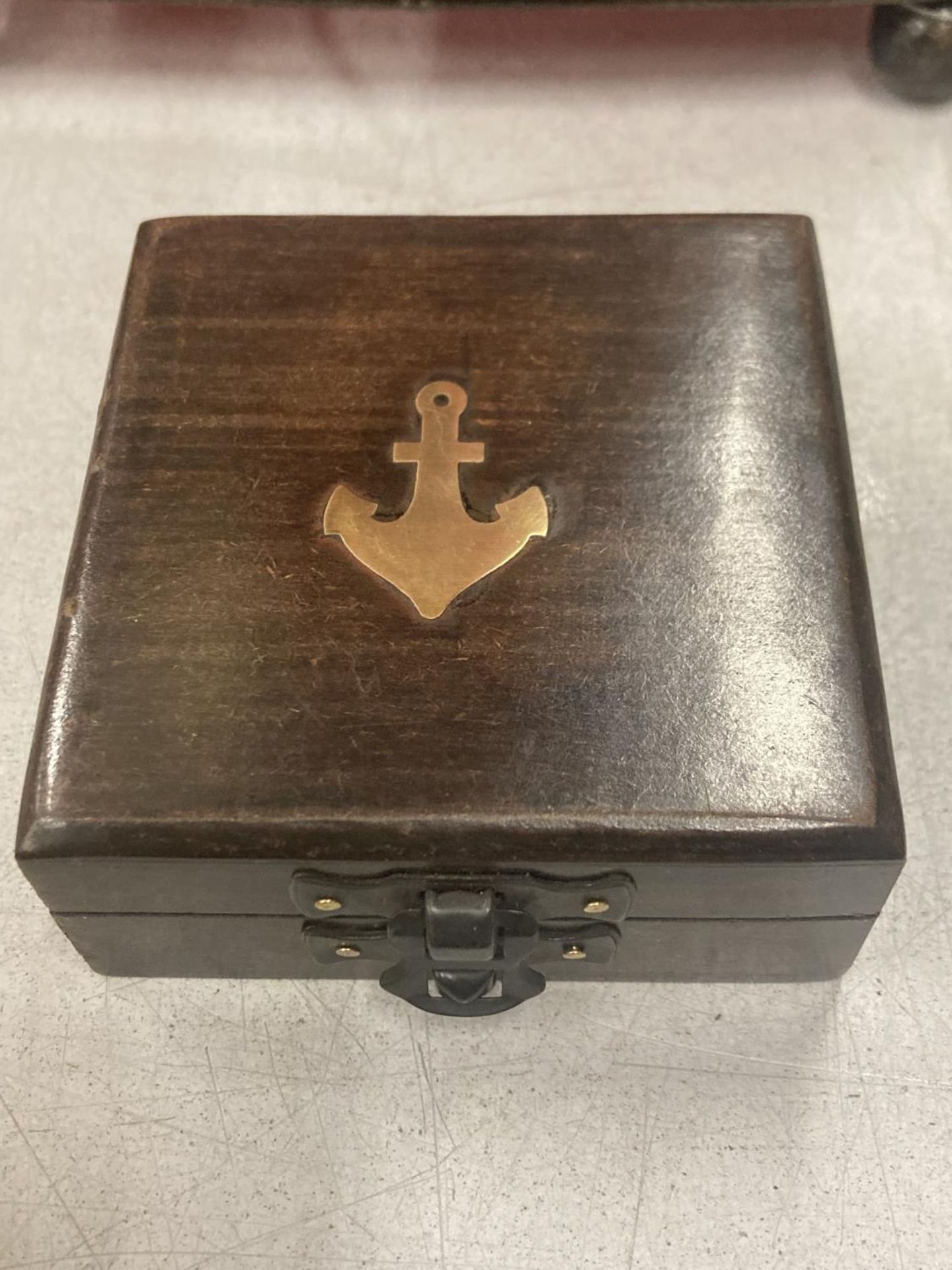 A BOXED BRASS SUNDIAL COMPASS - Image 3 of 3