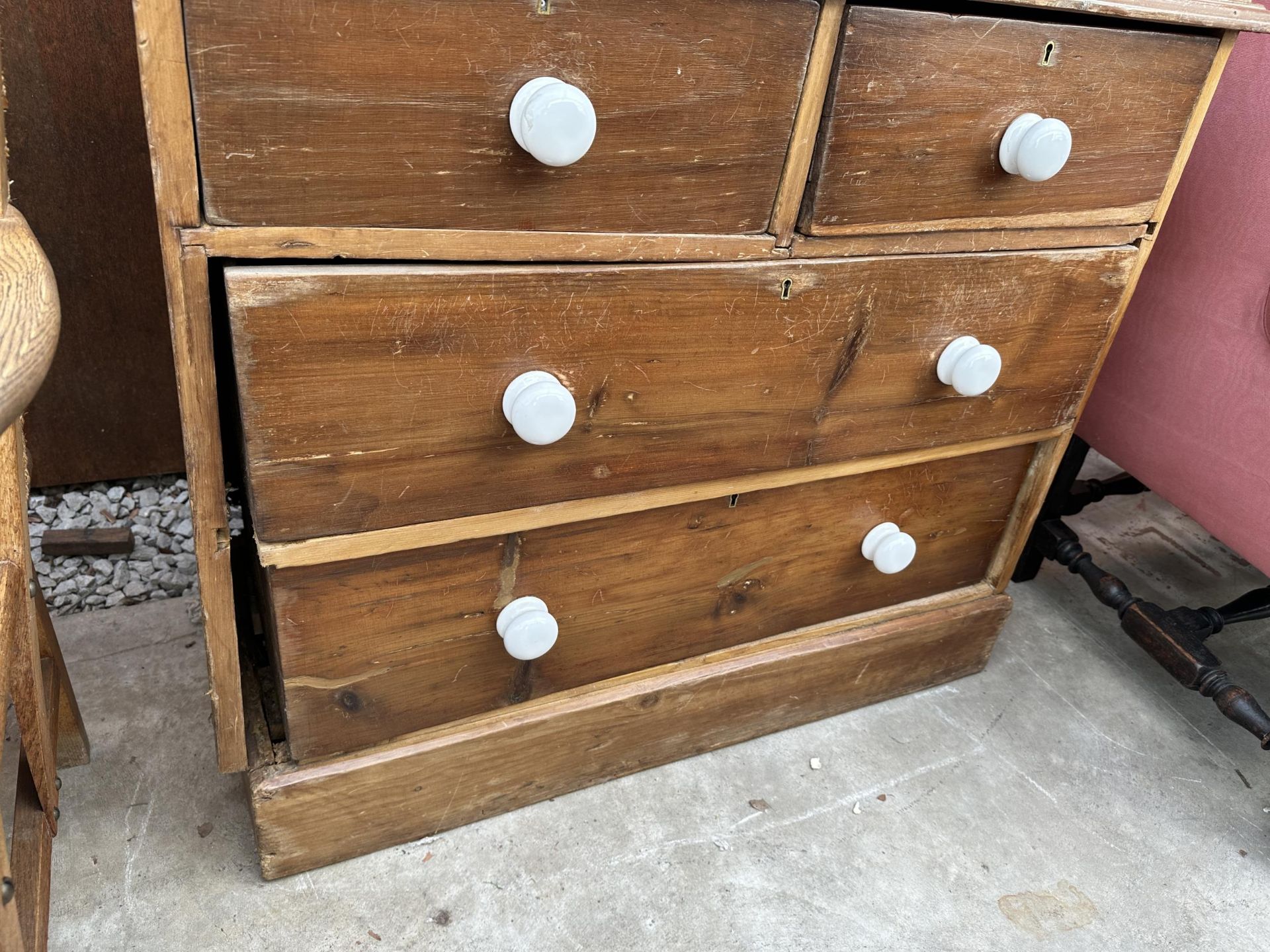 A VICTORIAN PINE DRESSING CHEST OF TWO SHORT AND TWO LONG DRAWERS, 36" WIDE - Image 4 of 4