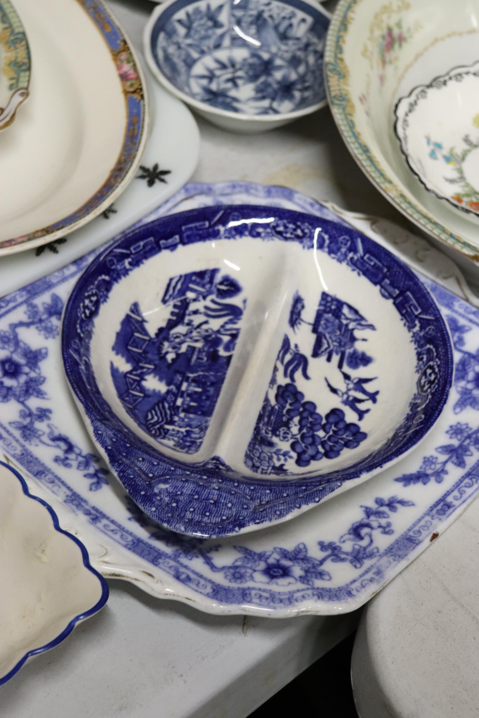 A LARGE MIXED LOT TO INCLUDE WEDGEWOOD, FUJI CHINA, WADE ETC - Image 8 of 12