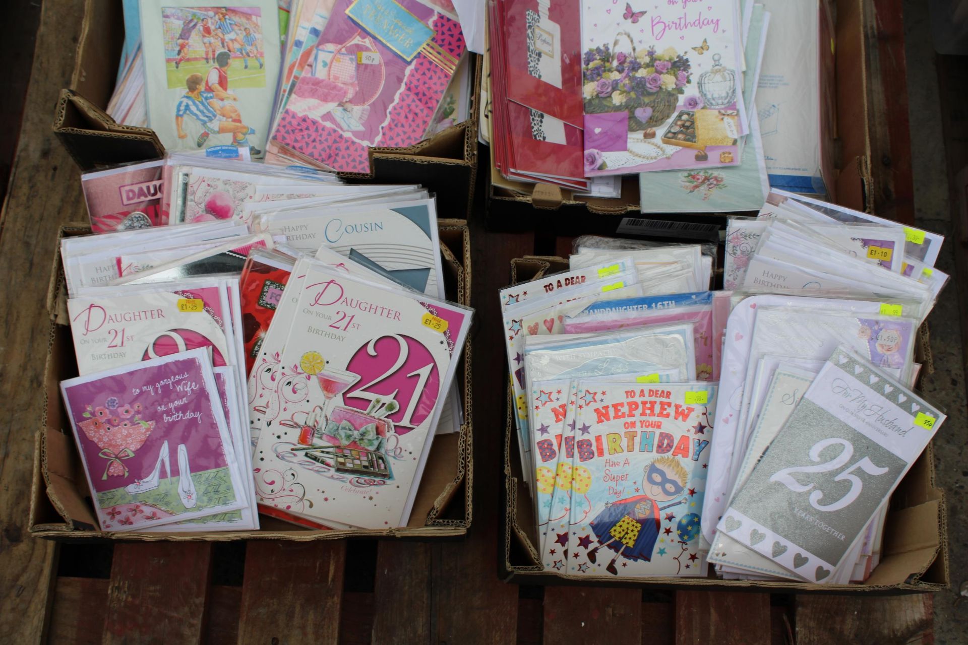 A LARGE QUANTITY OF AS NEW AND SEALED GREETINGS CARDS - Bild 3 aus 3