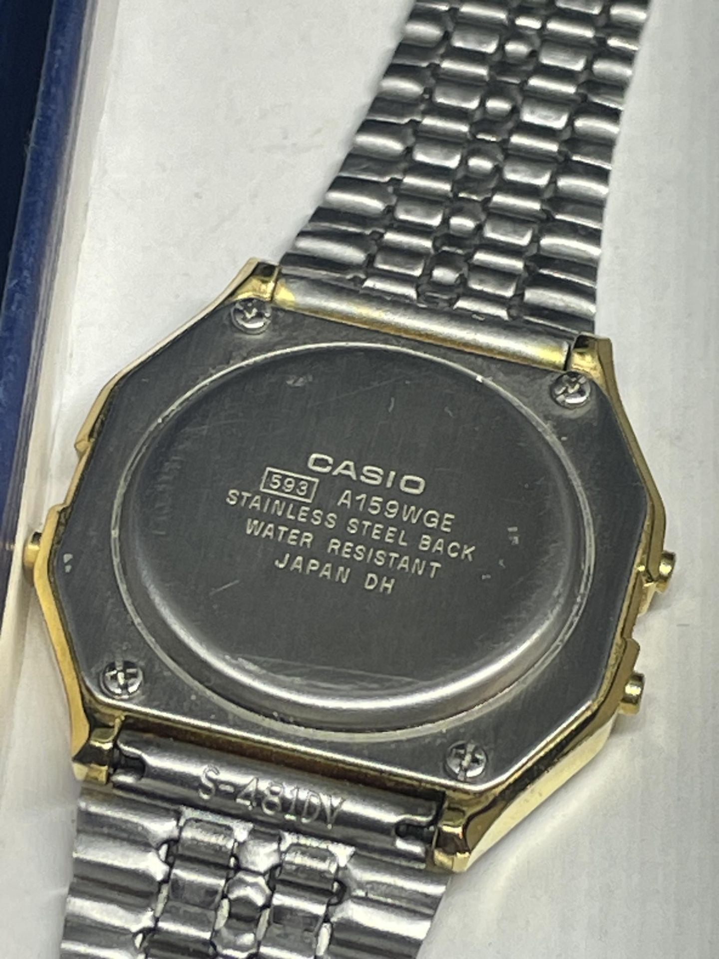 A VINTAGE CASIO DIGITAL YELLOW METAL WRIST WATCH SEEN WORKING BUT NO WARRANTY GIVEN - Image 3 of 3
