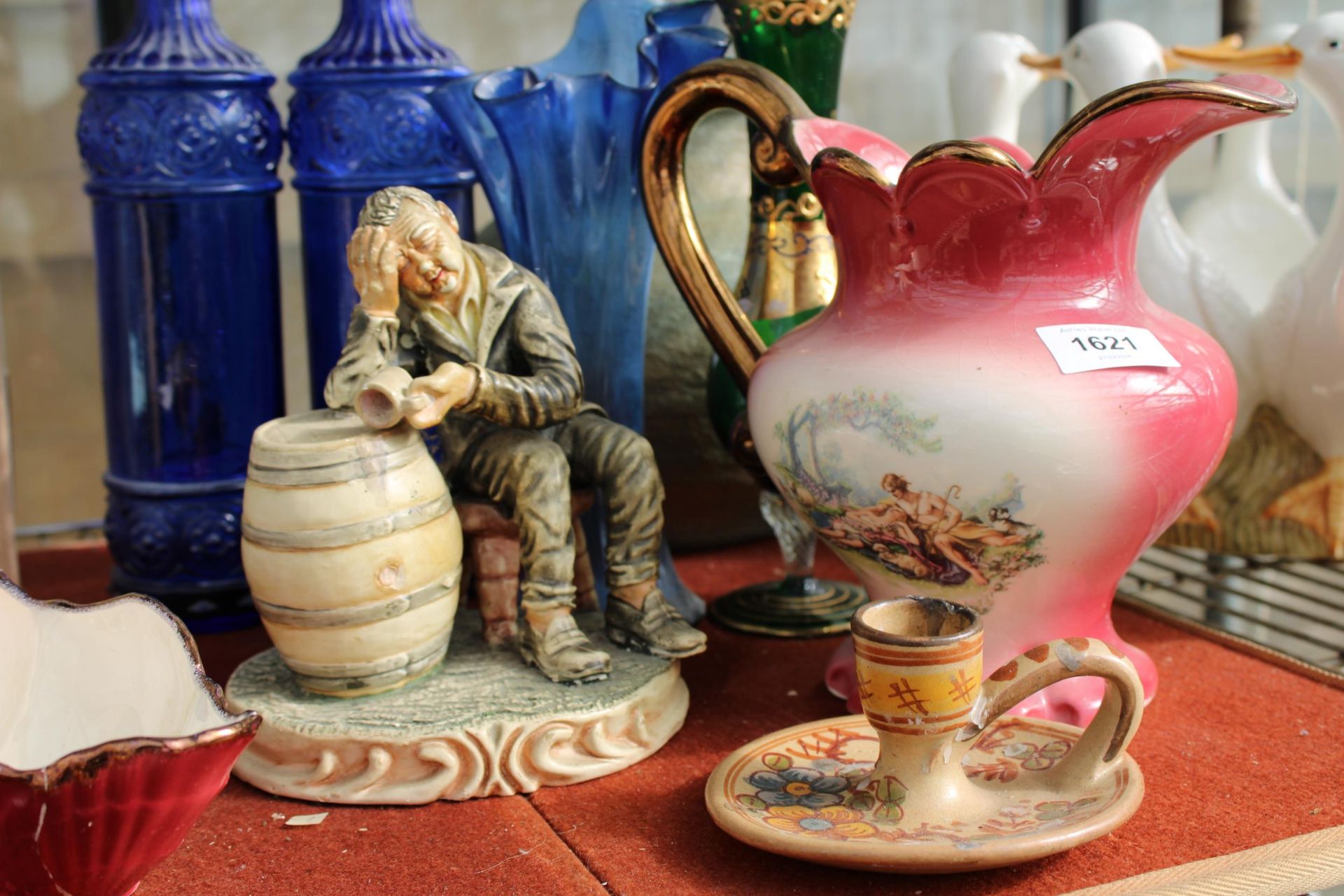 AN ASSORTMENT OF GLASS AND CERAMIC ITEMS TO INCLUDE BOTTLES, VASES AND A JUG ETC - Image 3 of 4