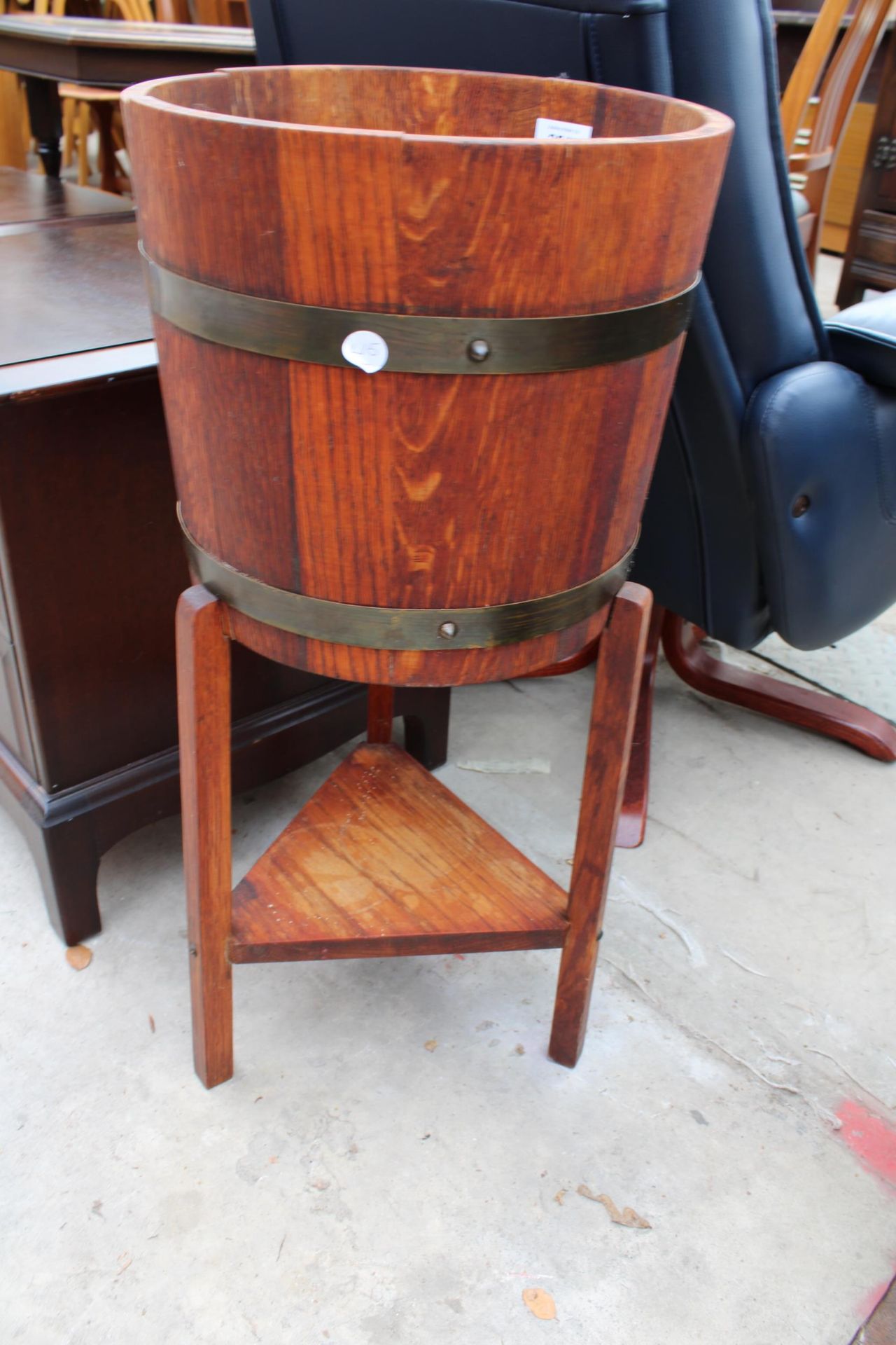 AN EARLY 20TH CENTURY OAK BRASS BOUND JARDINERE STAND BEARING R A LISTER & CO (DURSLEY) LABEL 12"