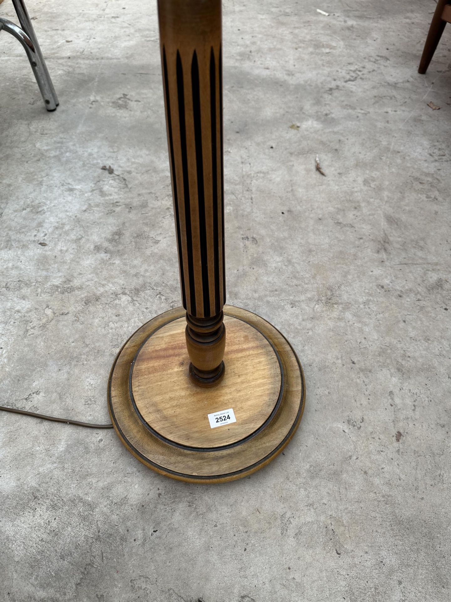 A MID 20TH CENTURY STANDARD LAMP ON TURNED AND FLUTED COLUMN - Image 3 of 3