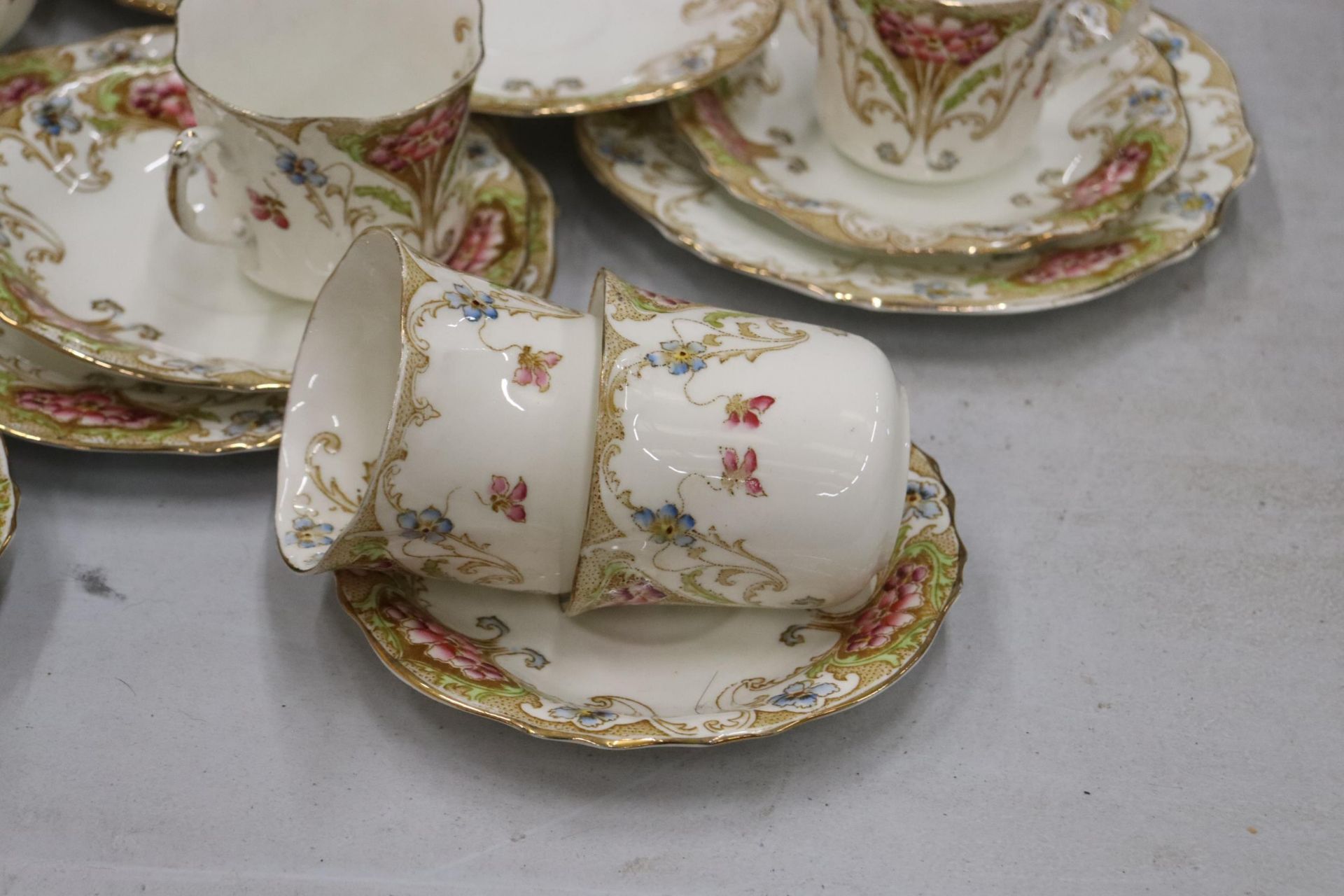 A LATE 18TH/EARLY 19TH CENTURY TEASET BY FRED B PEARCE & CO, LONDON, TO INCLUDE CAKE PLATES, A CREAM - Image 9 of 10