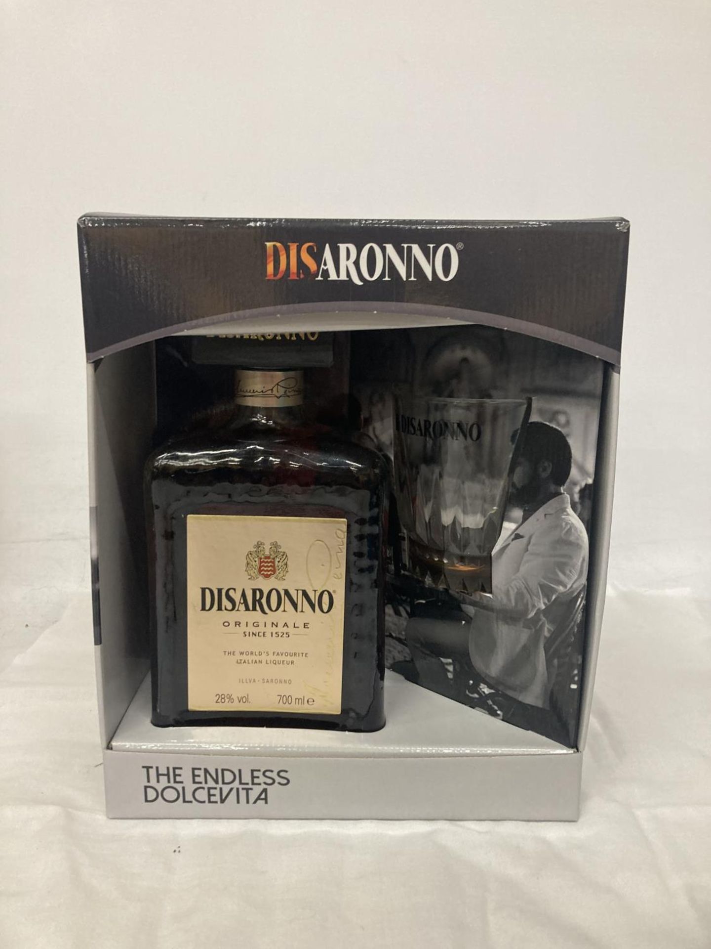 A BOXED DISARONNO GIFT SET WITH 700ML BOTTLE OF DISARONNO AND A BRANDED GLASS