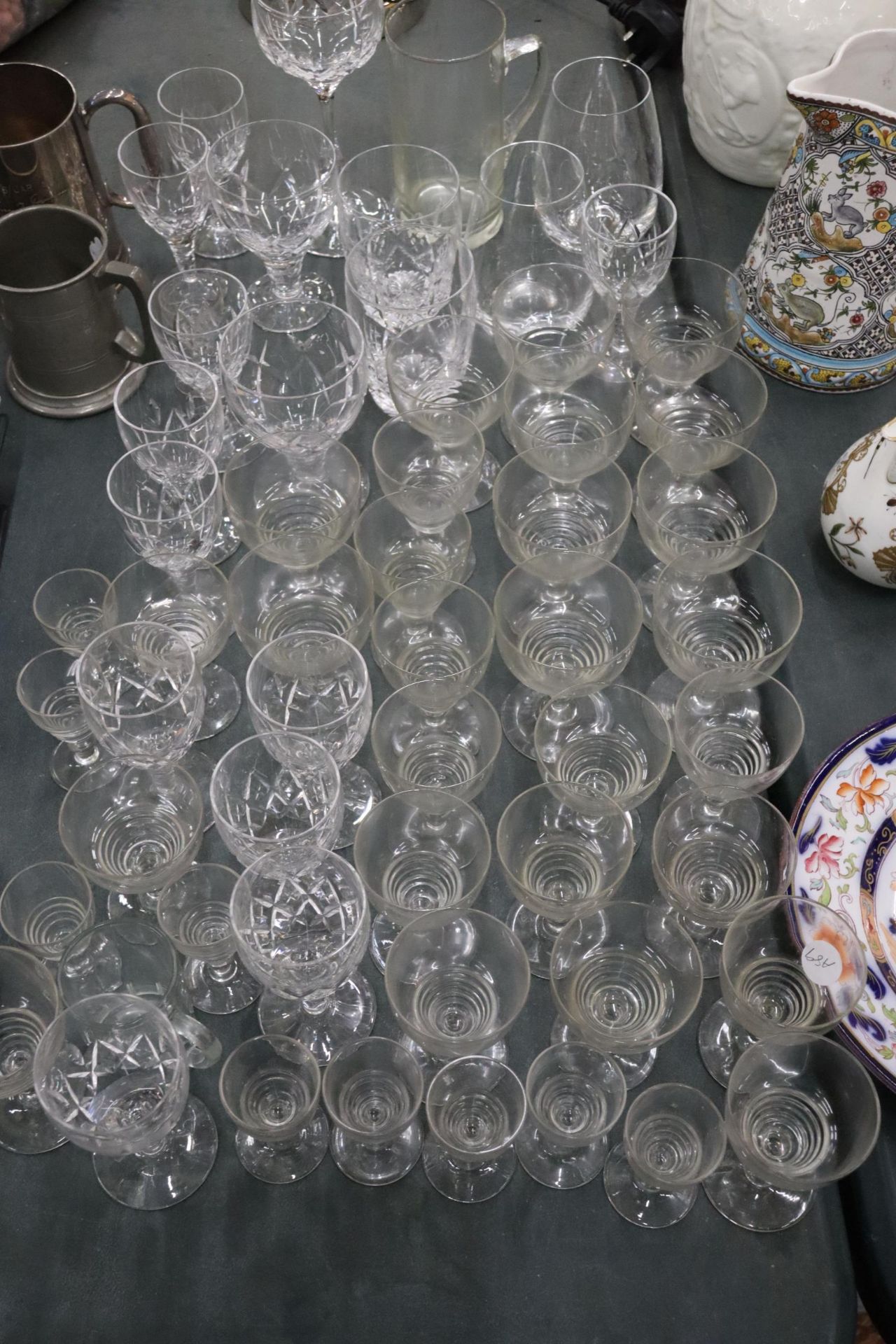 A LARGE QUANTITY OF GLASSES TO INCLUDE SHERRY, LIQUER, TUMBLERS, ETC