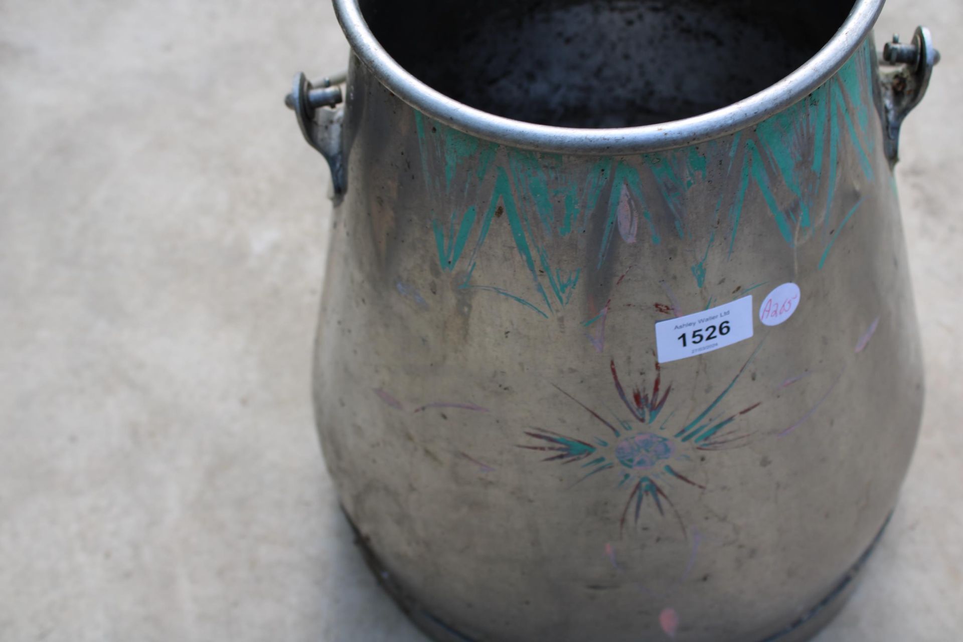 A HAND PAINTED STAINLESS STEEL MILKING BUCKET - Bild 4 aus 4