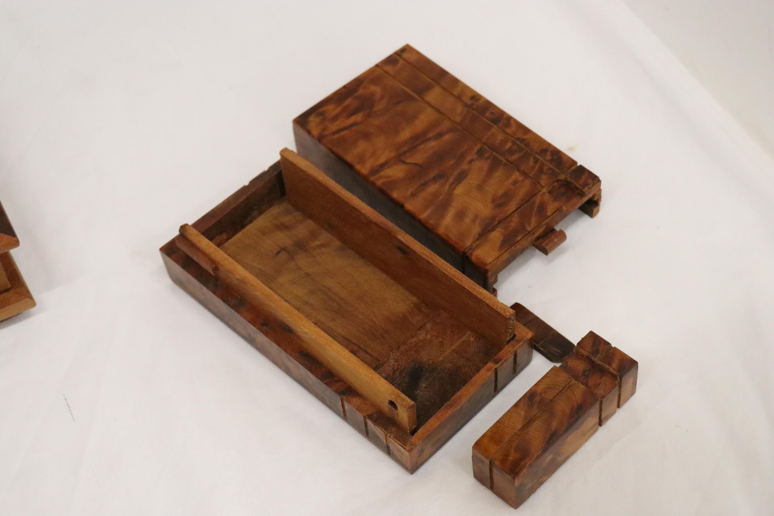 A THUYA WOODEN BOX WITH FOUR COMPARTMENTS TOGETHER WITH A WOODEN DESK TIDY AND PUZZLE BOX - Image 7 of 8