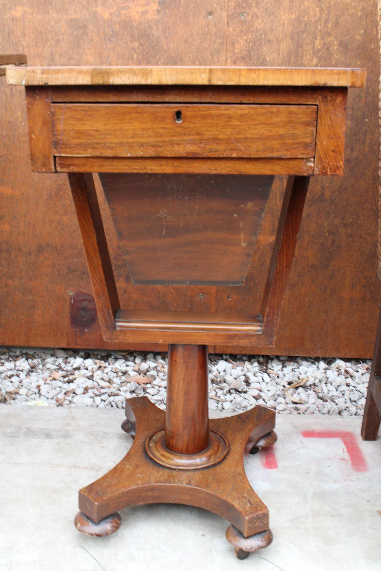 A VICTORIAN SEWING TABLE WITH SINGLE DRAWER, PULL OUT STORAGE SECTION AND GAMES TOP, 18" X 15" - Image 2 of 4