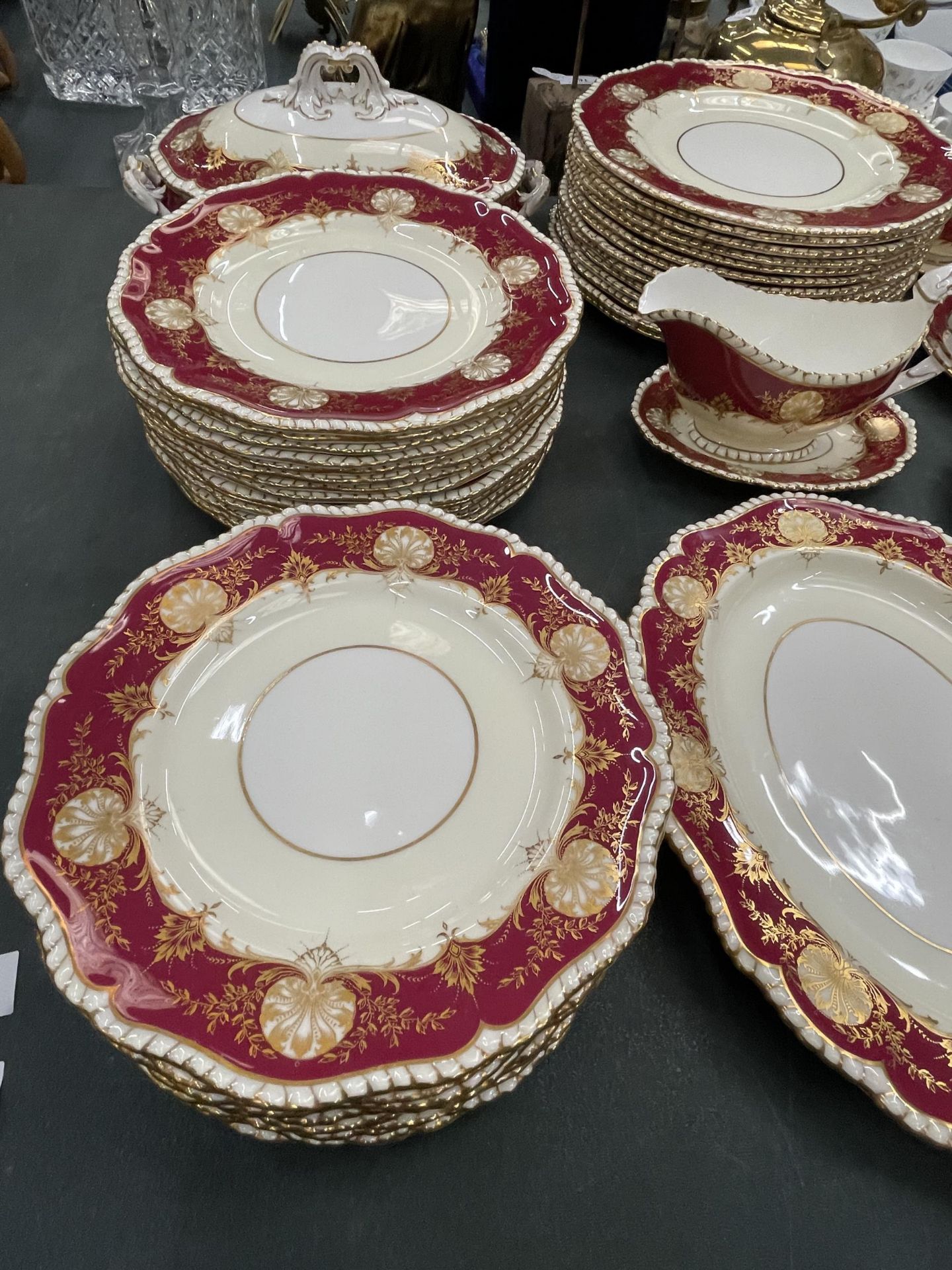 AN EIGHTY EIGHT PIECE ROYAL WORCESTER HATFIELD RED DINNER SERVICE GOLD SHELLS AND LEAVES WITH A - Image 9 of 10