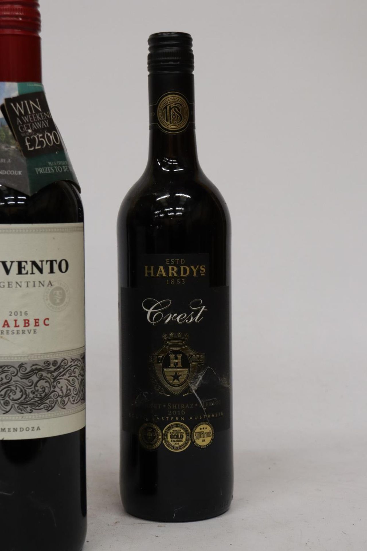 FOUR MIXED RED WINES TO INCLUDE TWO BOTTLES OF MARQUES DE CARANO GRAN RESERVA 2011, TRIVENTO - Bild 4 aus 5