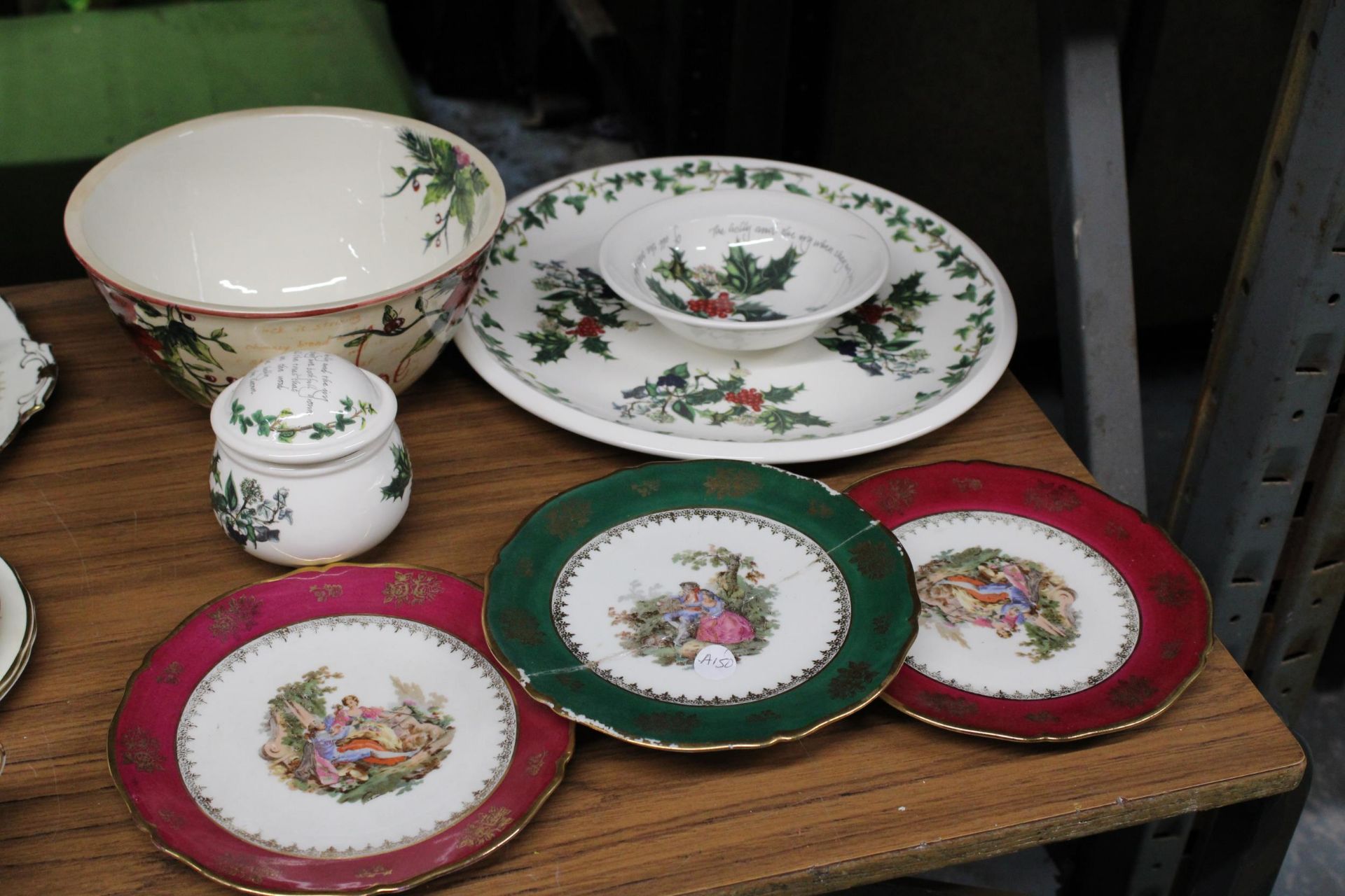 A COLLECTION OF CERAMICS TO INCLUDE CABINET PLATES, AND PORTMEIRION POTTERY