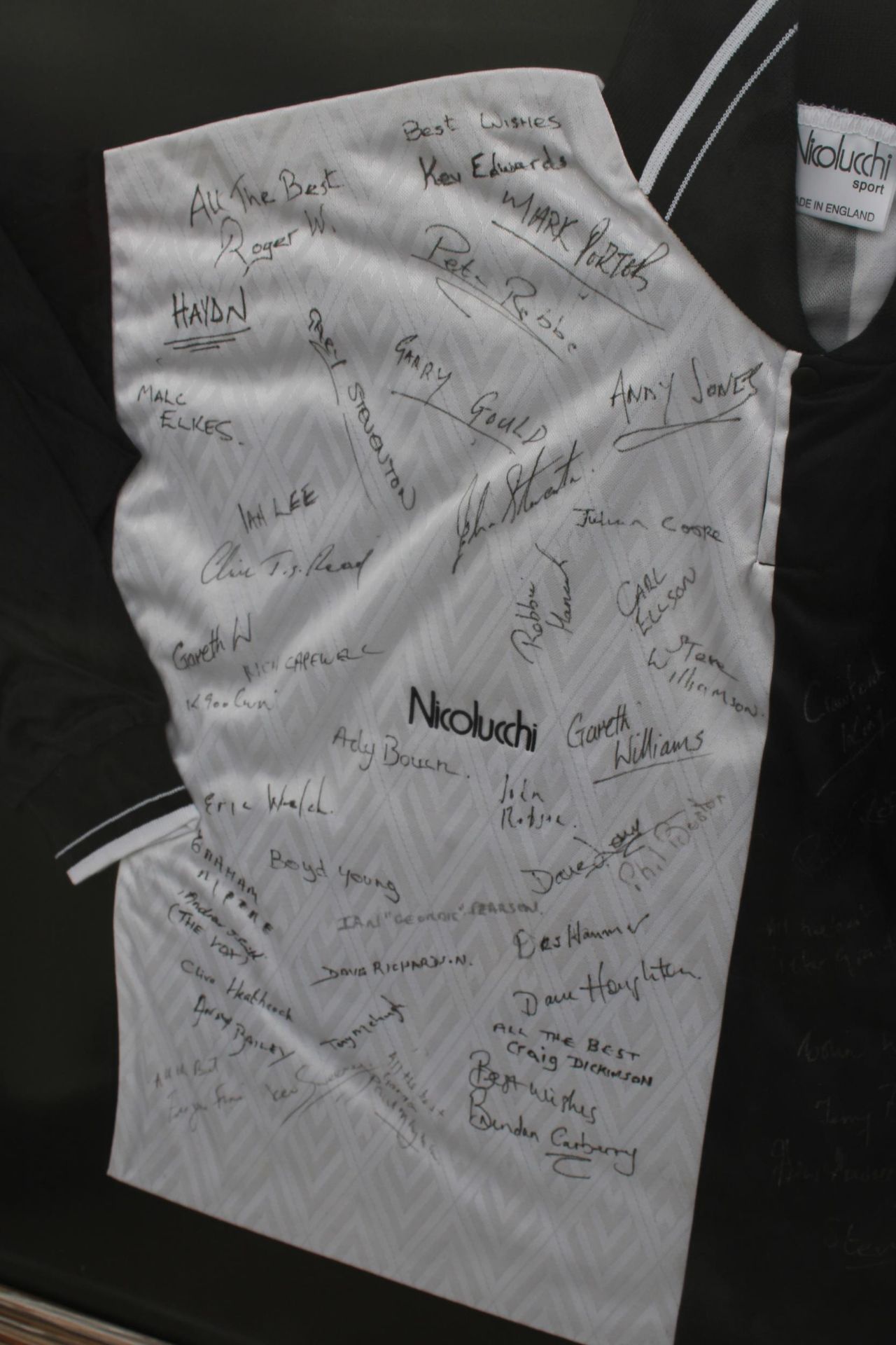 A FRAMED CREWE CORINTHIANS SHIRT WITH SIGNATURES - Image 3 of 5