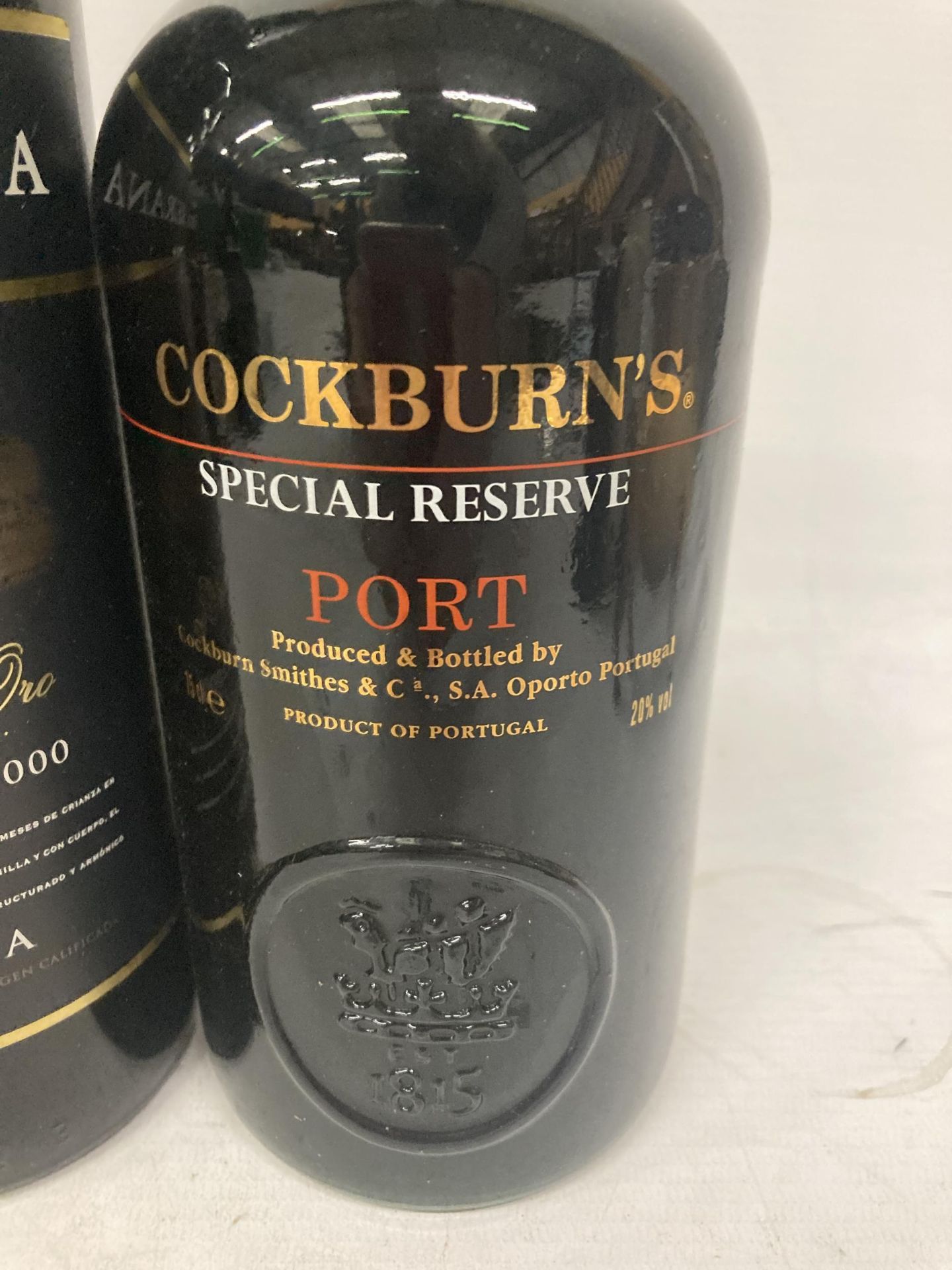 TWO BOTTLES TO INCLUDE A COCKBURNS SPECIAL RESERVE PORT AND A BERBERANA RESERVA 2000 RIOJA - Image 2 of 3