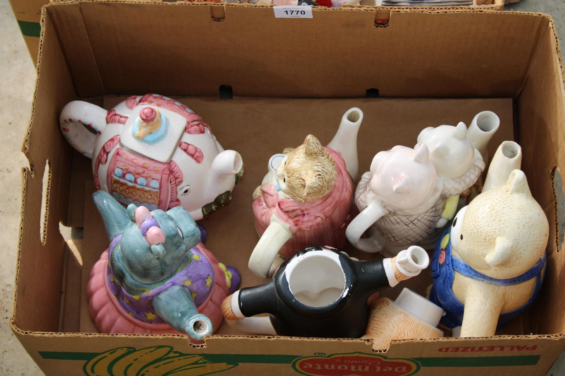 AN ASSORTMENT OF CERAMIC NOVELTY TEAPOTS - Image 3 of 3