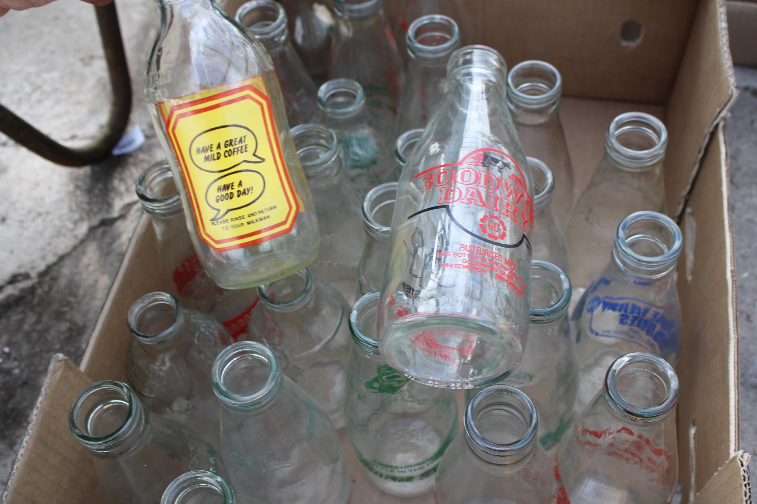 AN ASSORTMENT OF VINTAGE BRANDED ADVERTISING MILK BOTTLES - Image 2 of 3