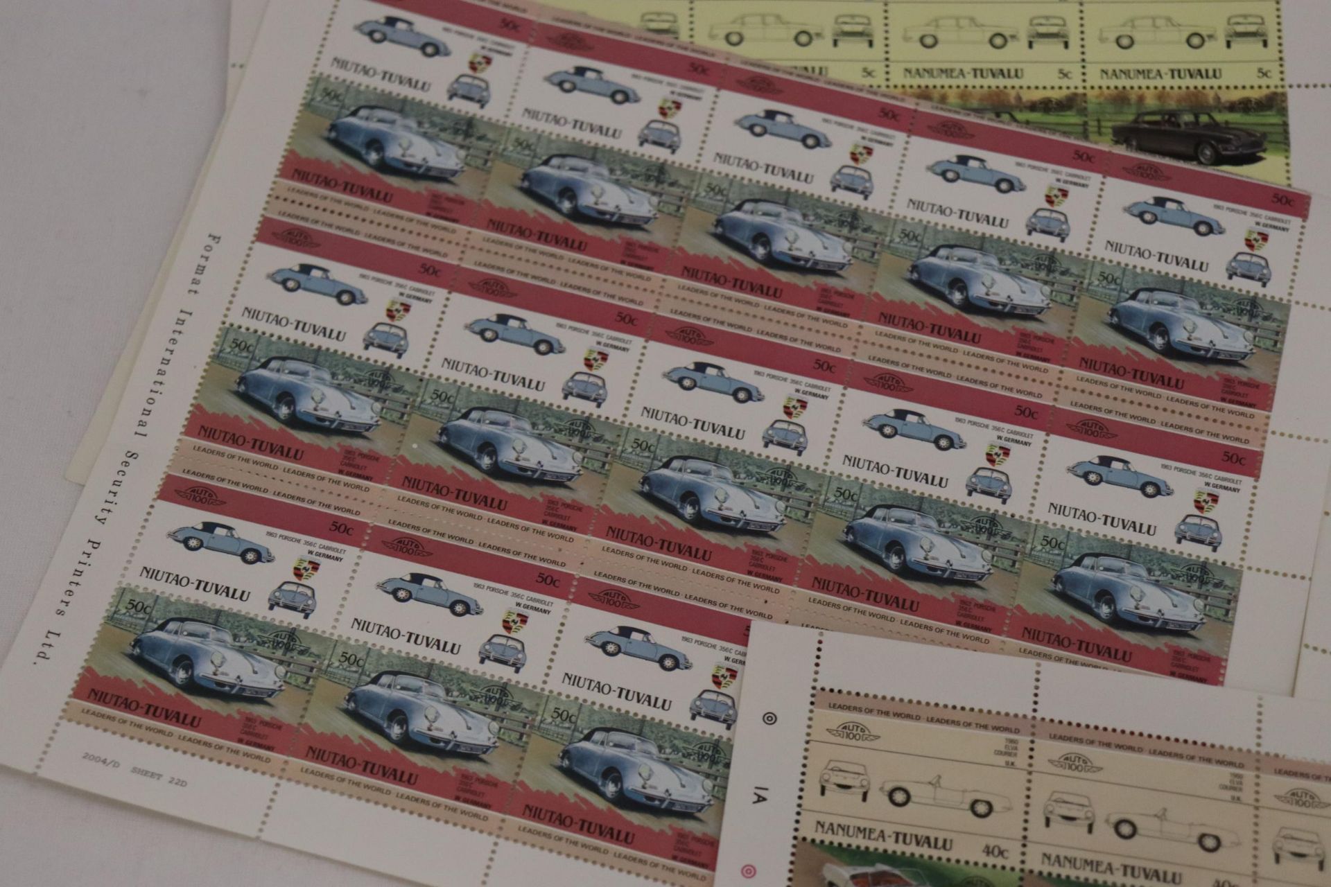 A COLLECTION OF FULL SHEETS OF CLASSIC CAR STAMPS - Bild 6 aus 7