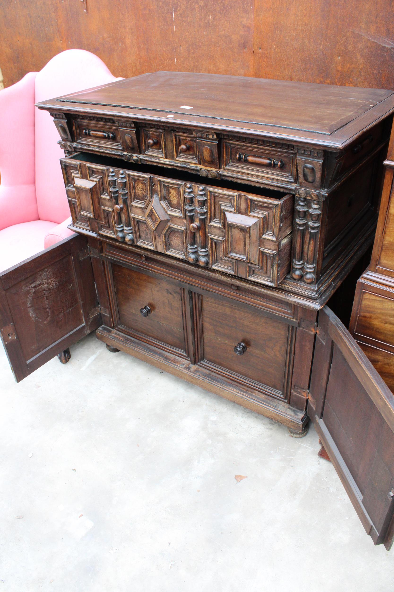 AN OAK CHARLES I STYLE CHEST OF DRAWERS WITH CUPBOARD TO BASE ENCLOSING TWO NINE BOTTLE - Image 4 of 5