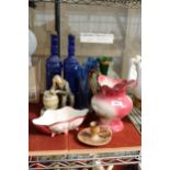 AN ASSORTMENT OF GLASS AND CERAMIC ITEMS TO INCLUDE BOTTLES, VASES AND A JUG ETC