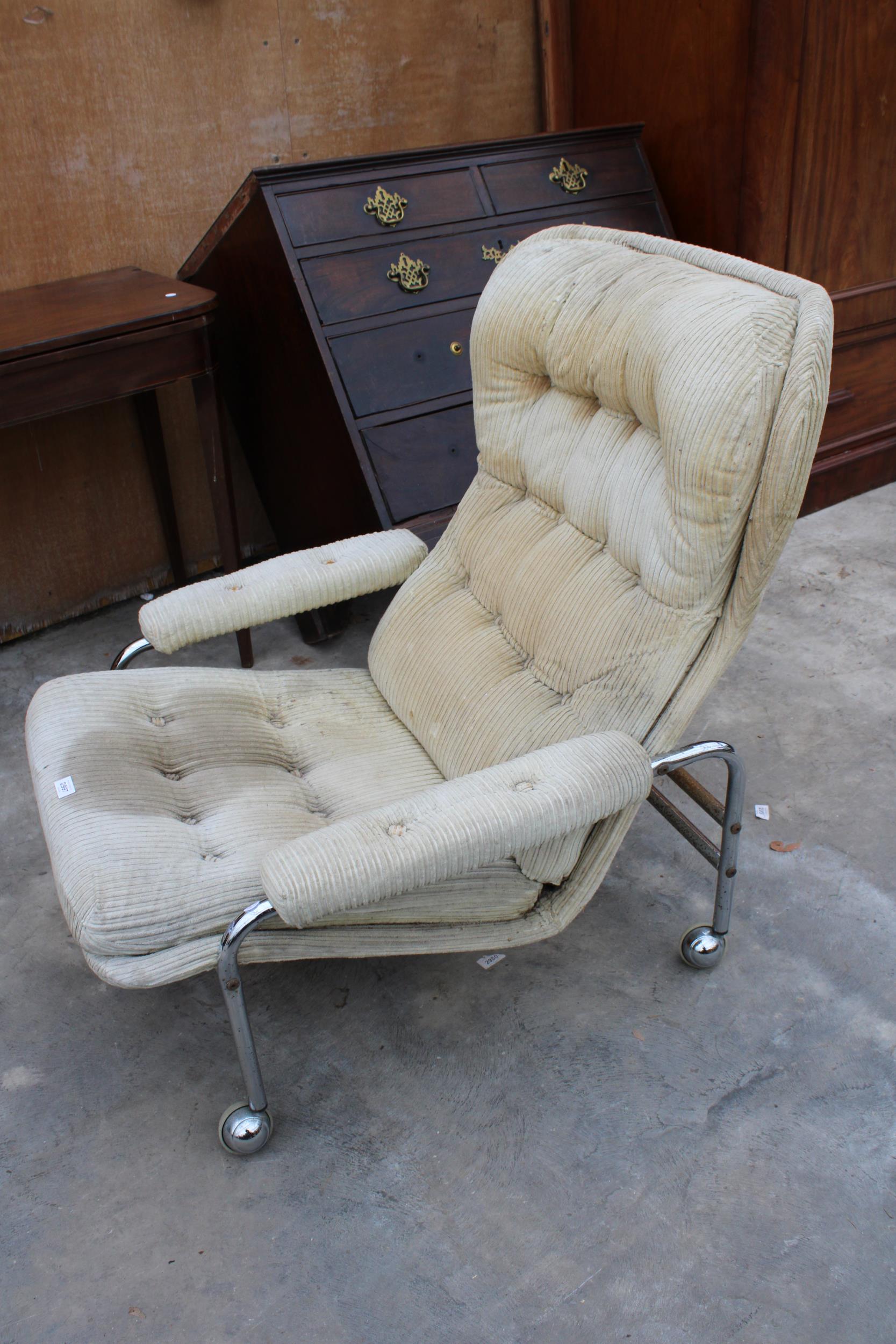 A MID 20TH CENTURY LOUNGE CHAIR IN SCAPA RYDAHOLM STYLE ON TUBULAR FRAME