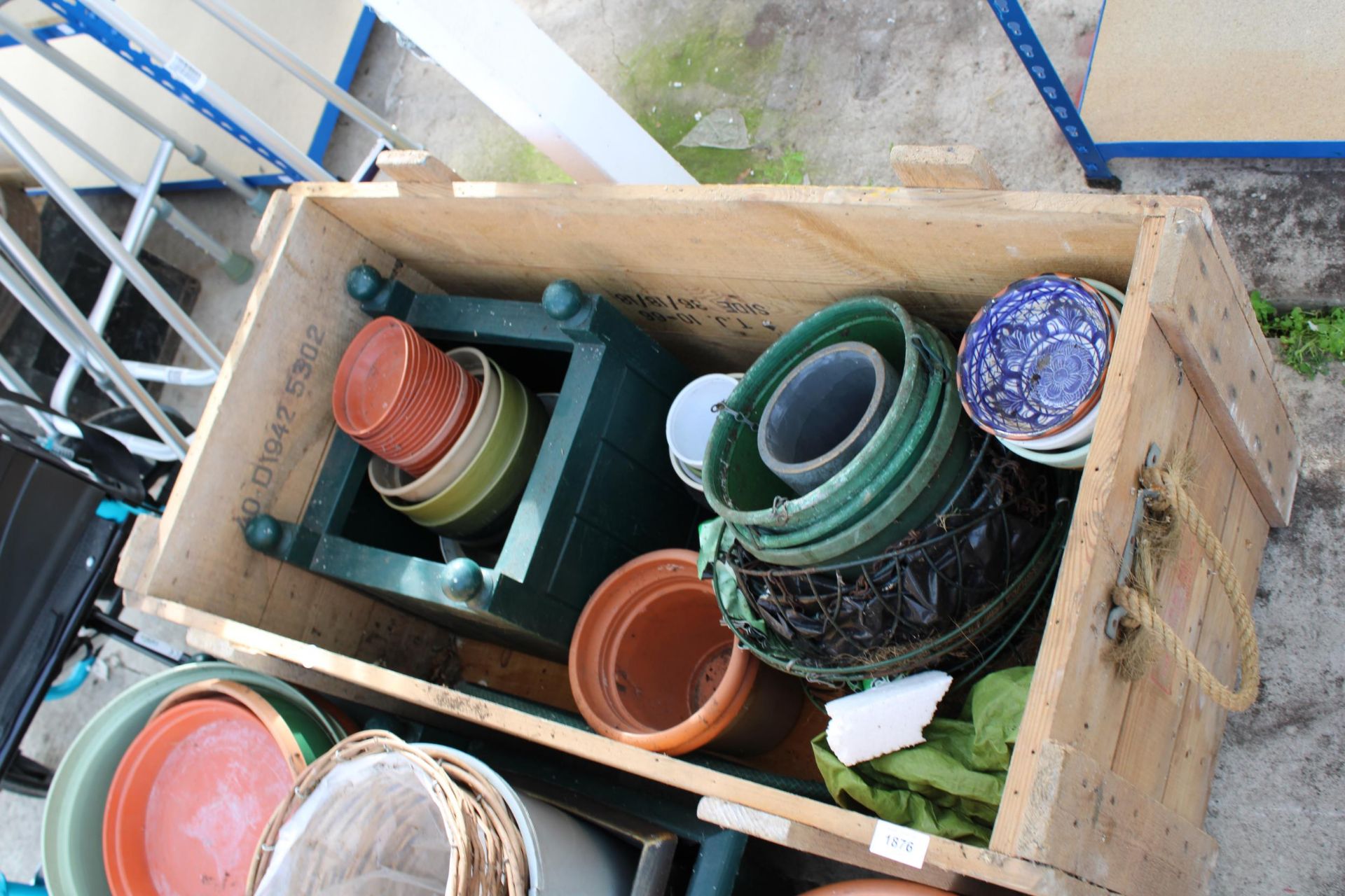 A LARGE WOODEN CRATE WITH ROPE HANDLES AND AN ASSORTMENT OF PLASTIC, WOODEN AND TERRACOTTA PLANT - Image 2 of 3