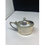 A HALLMARKED SHEFFIELD LIDDED POT WITH BLUE GLASS LINER WEIGHT WITHOUT LINER 43.4 GRAMS