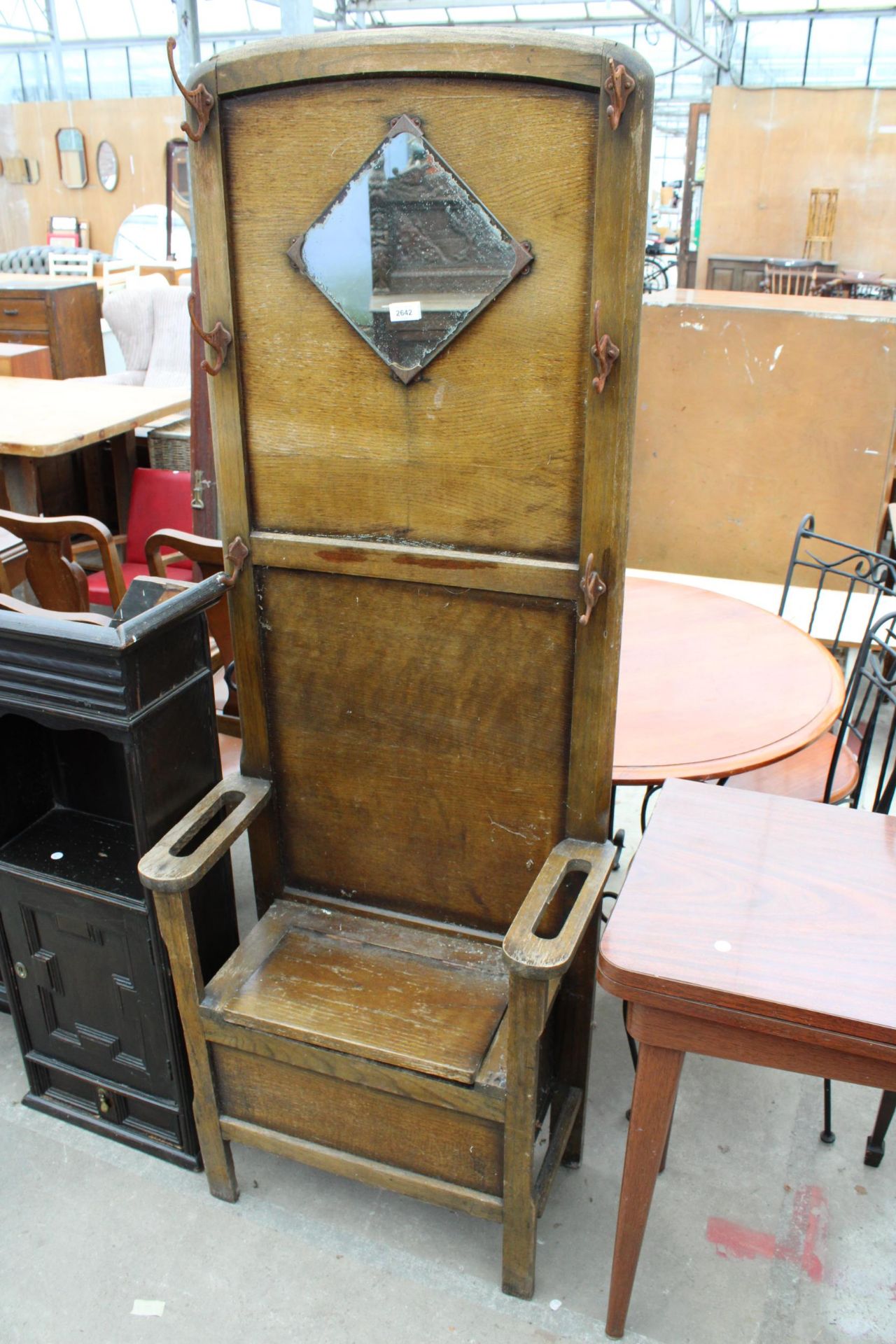 A MID 20TH CENTURY OAK MIRRORED HALL STAND