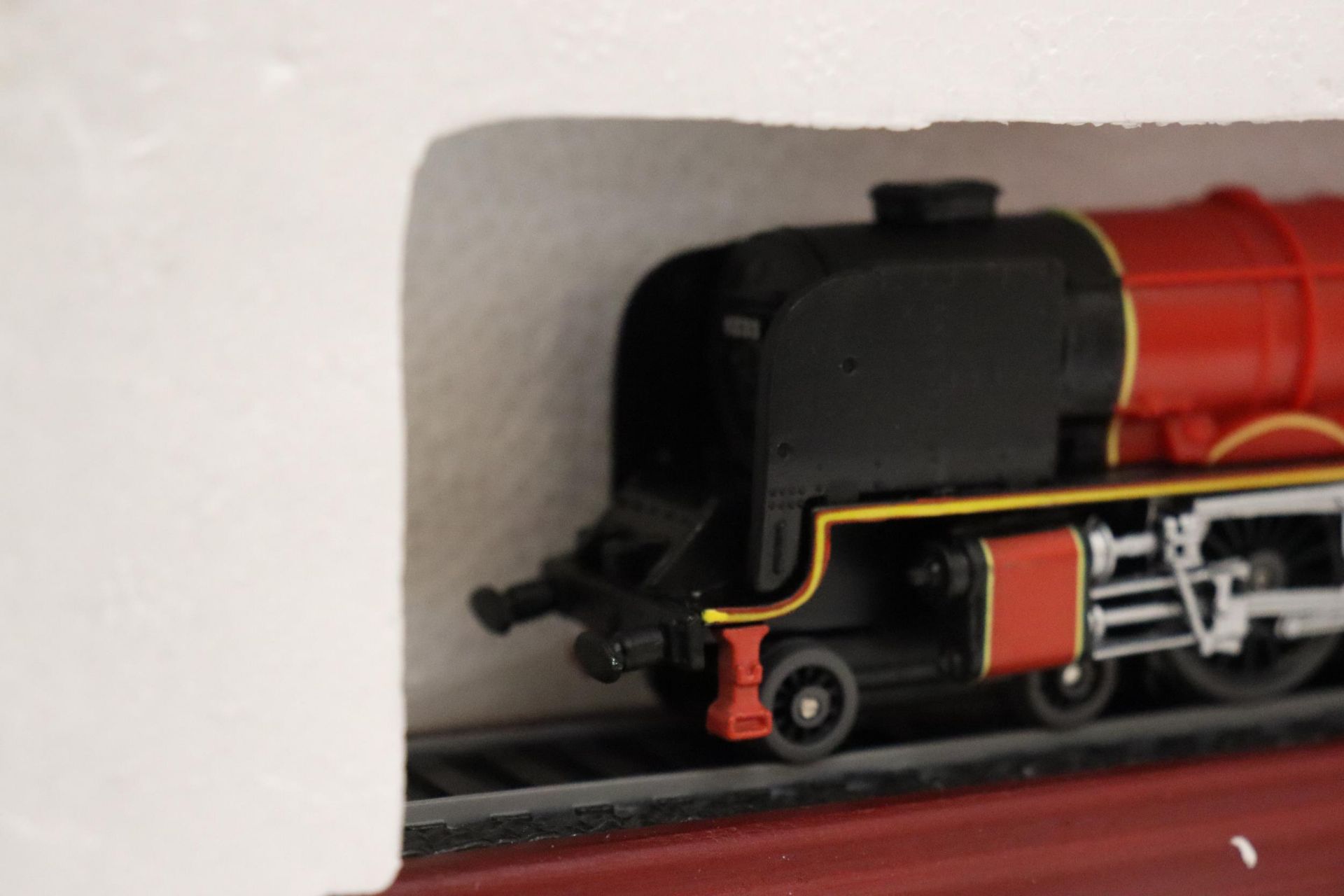 TWO MODEL LOCOS - Image 7 of 9