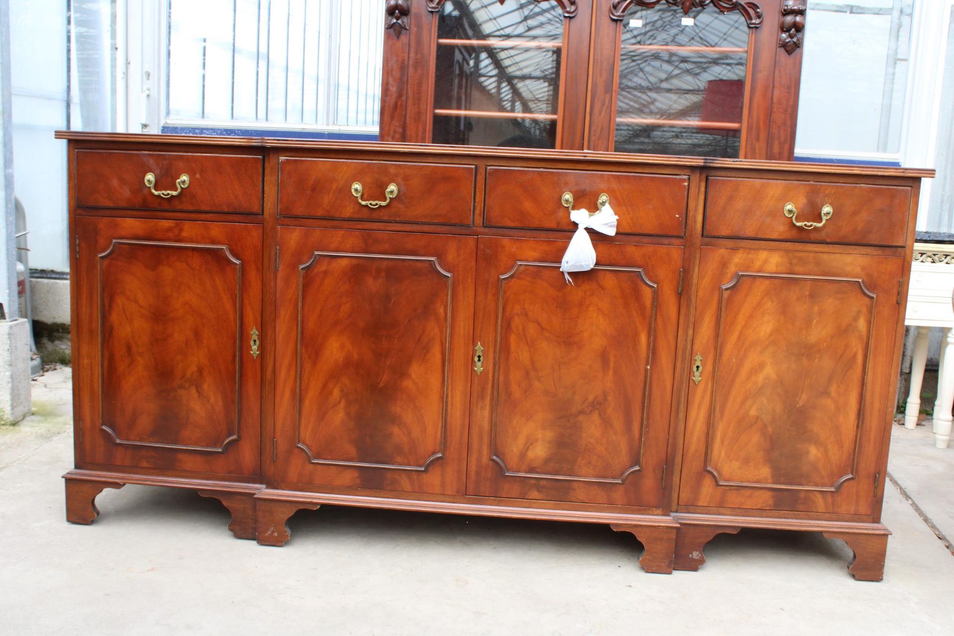 A MAHOGANY AND CROSS BANDED BREAKFRONT REPRODUX SIDEBOARD ENCLOSING FOUR DRAWERS AND FOUR CUPBOARDS, - Image 5 of 5