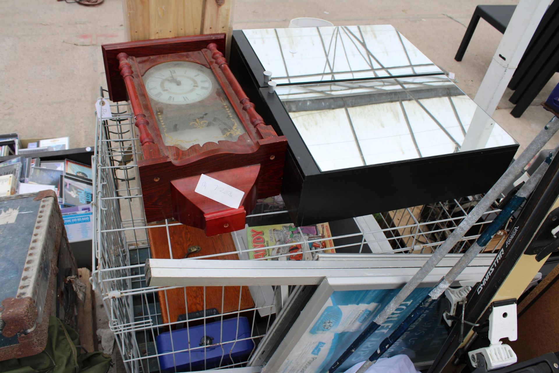 AN ASSORTMENT OF HOUSEHOLD CLEARANCE ITEMS - Image 3 of 5
