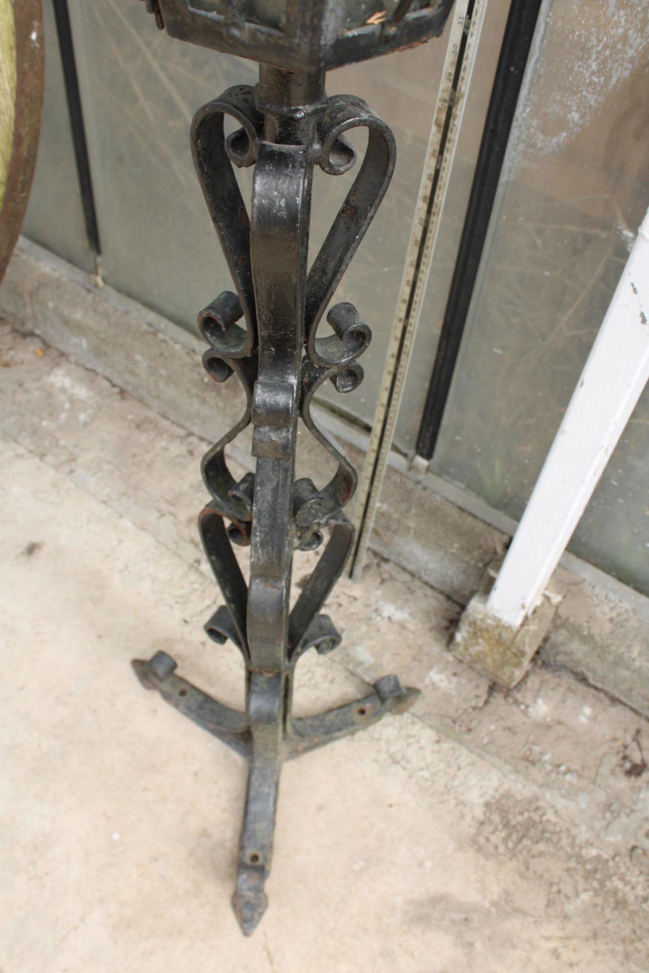 A DECORATIVE METAL LAMP POST WITH TRIPOD BASE - Image 3 of 4