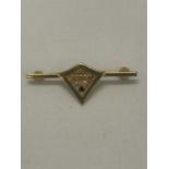 A HALLMARKED 9CT GOLD DIAMOND AND SAPPHIRE 'FODEN' BADGE WEIGHT 3.37G