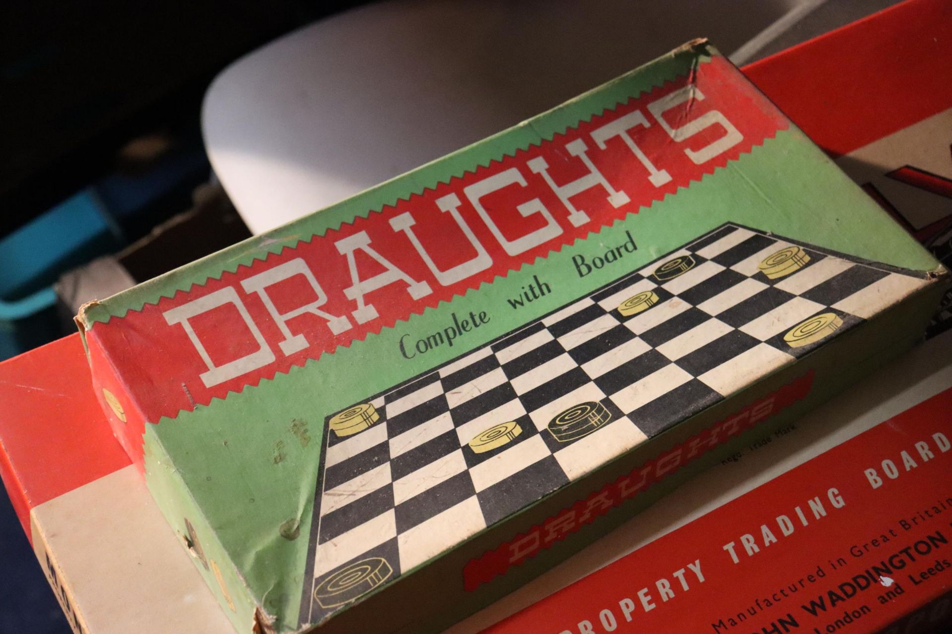 TWO VINTAGE GAMES TO INCLUDE MONOPOLY AND DRAUGHTS - Image 2 of 8