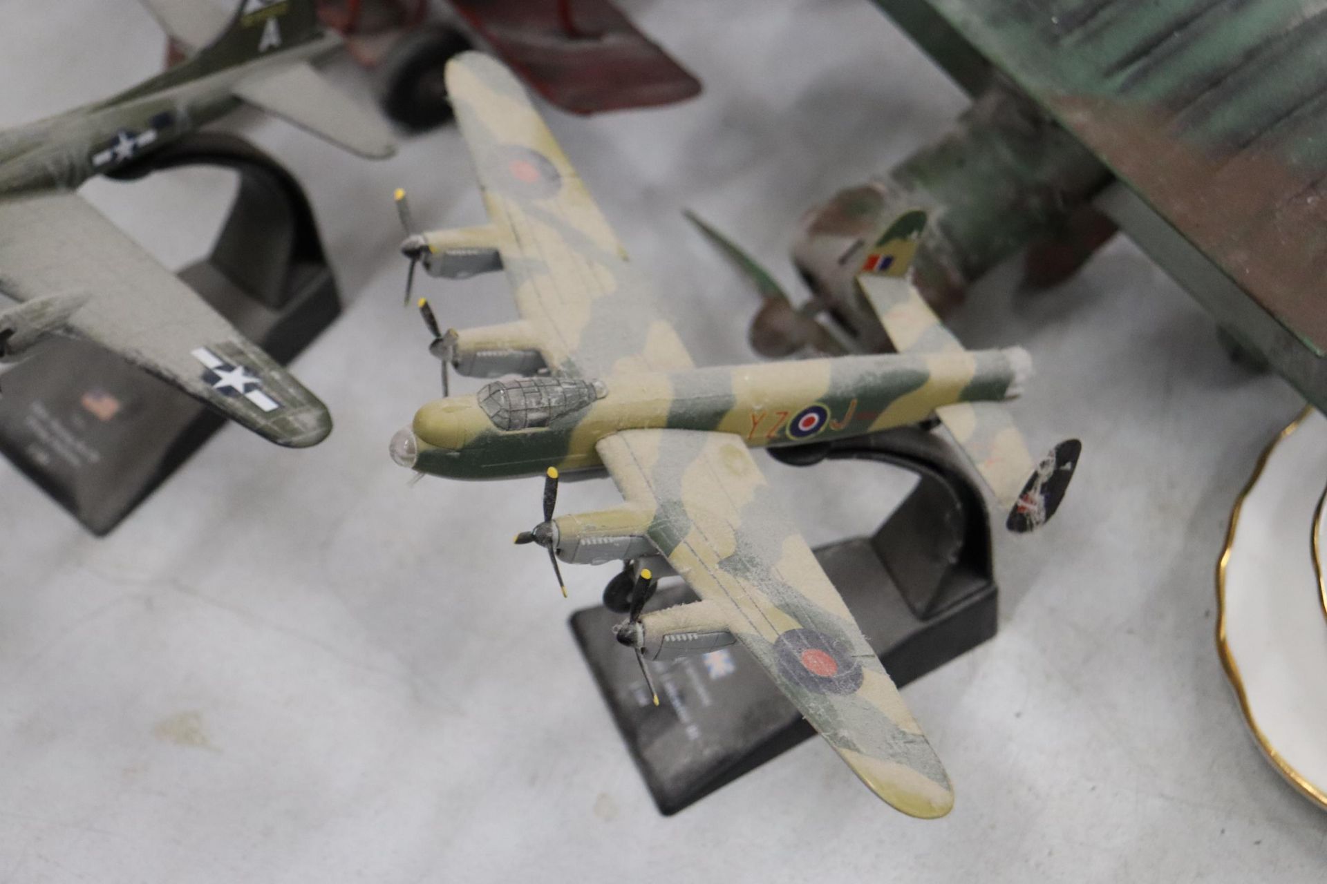 FOUR AEROPLANE MODELS TO INCLUDE TWO TIN PLATE PLUS AN AVRO LANCASTER AND A 1944 BOEING B-17F FLYING - Image 4 of 10