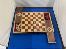 A VINTAGE TRAVELLING CHESS SET COMPLETE WITH TUNBRIDGE STYLE DETAIL