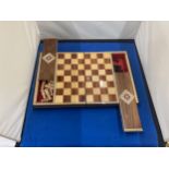 A VINTAGE TRAVELLING CHESS SET COMPLETE WITH TUNBRIDGE STYLE DETAIL