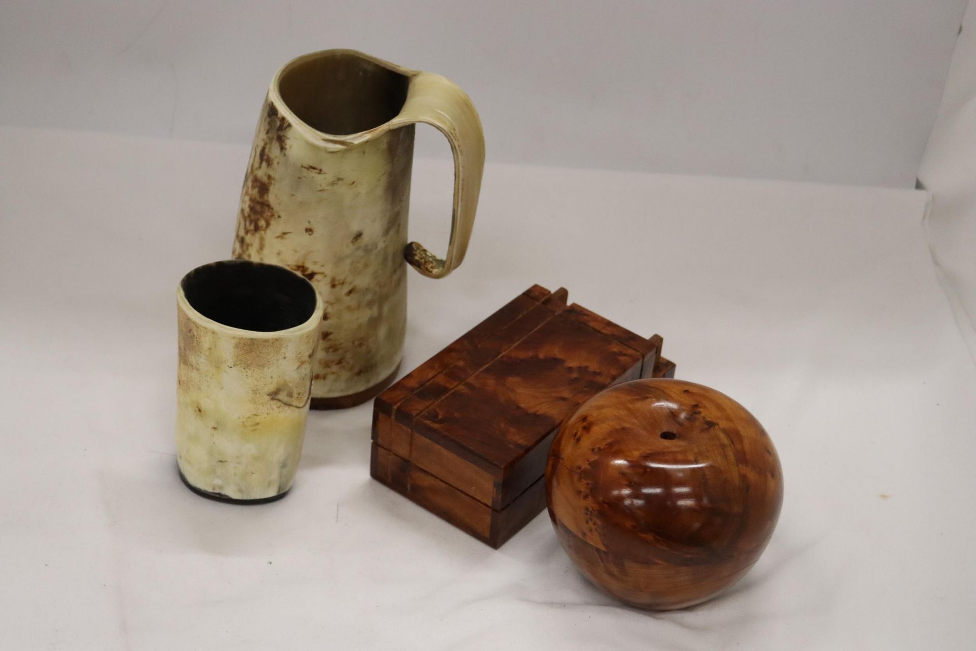A THUYA APPLE SHAPED WOODEN BOX TOGETHER WITH FURTHER OBLONG SHAPED BOX AND COW HORN SOLDIERS MUG