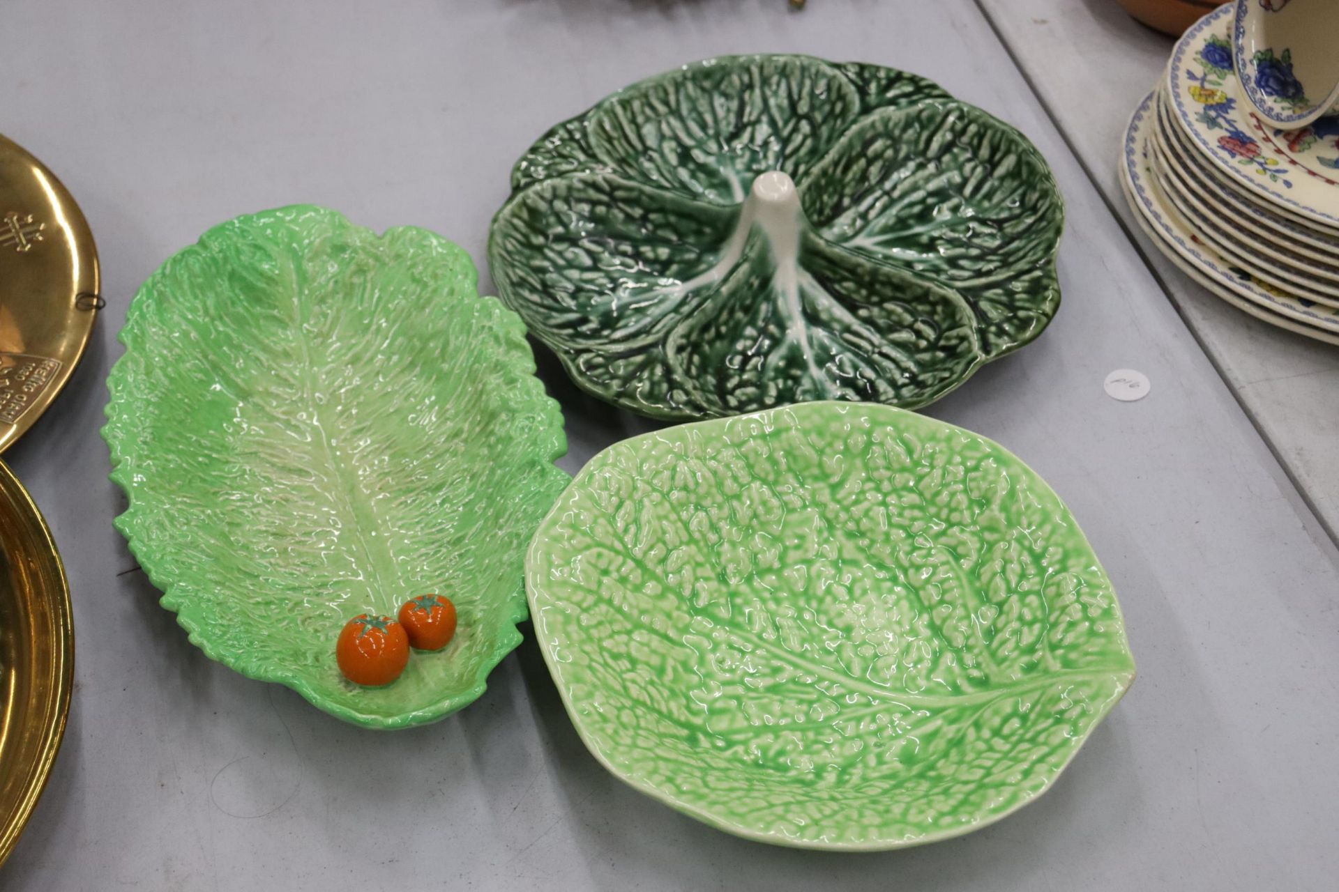 THREE LEAF SERVING BOWLS TO INLCUDE CARLTONWARE